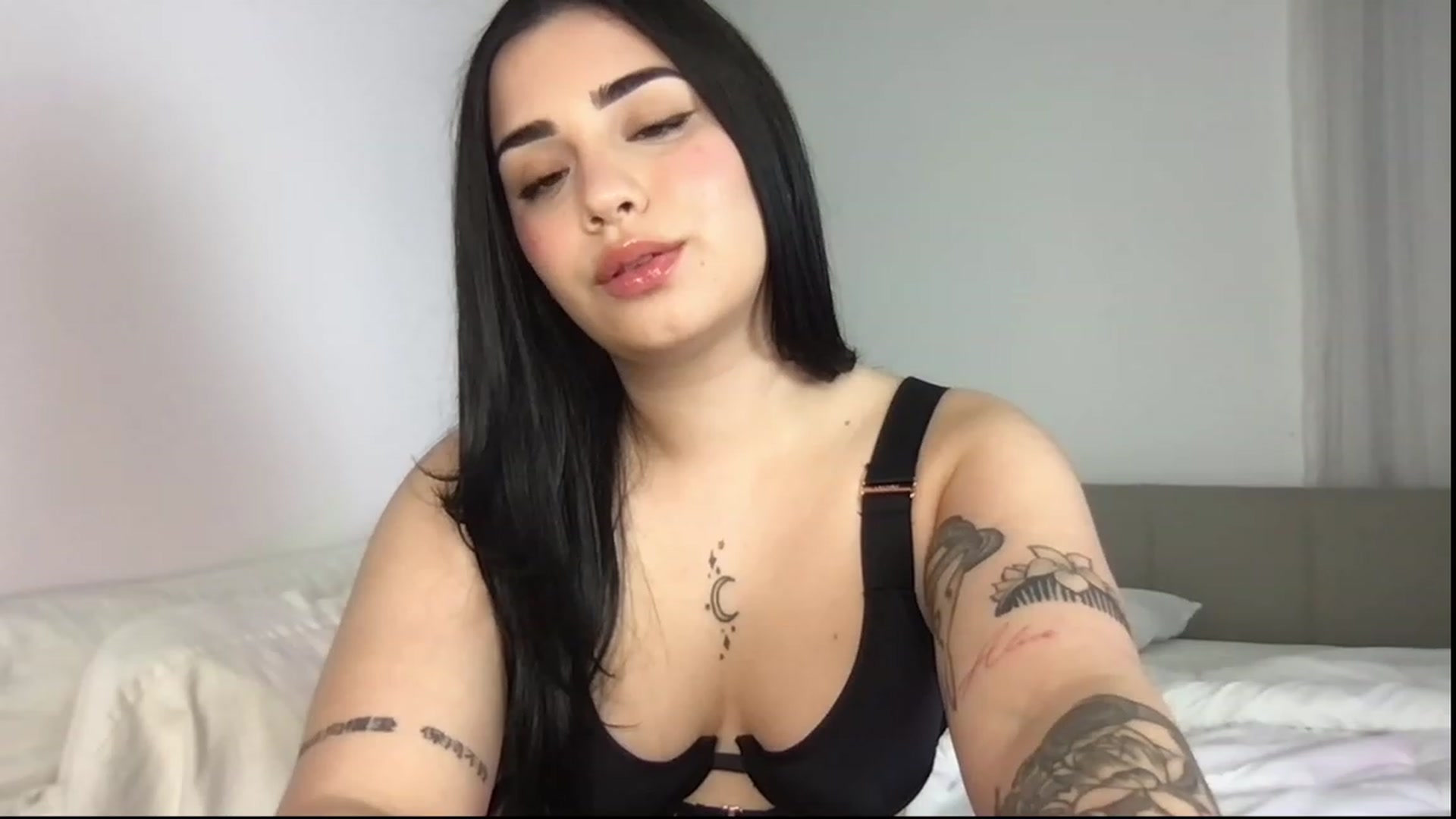 Gallery image thumbnail from babyxjulz's myfreecams stream on, 01/13/2023, 07:42 image 2 of 20