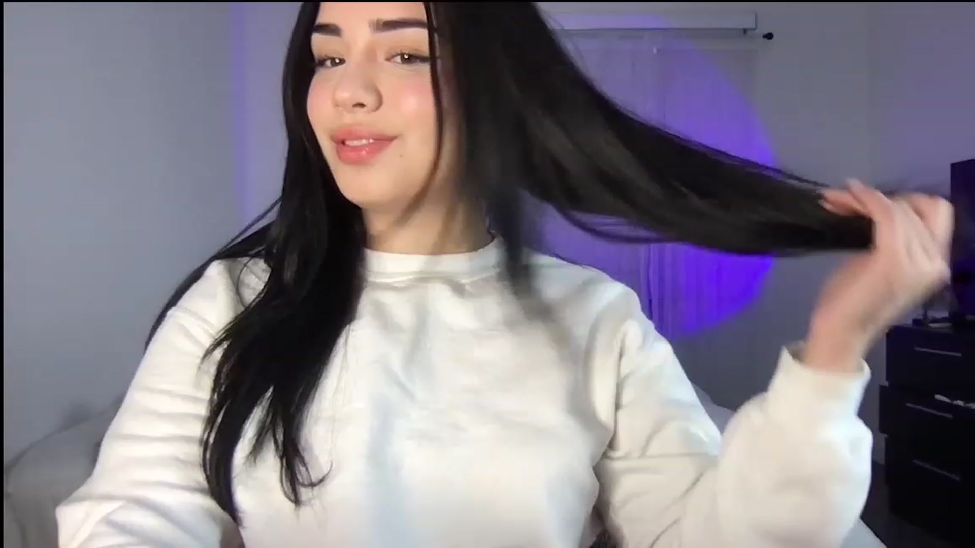Gallery image thumbnail from babyxjulz's myfreecams stream on, 01/16/2023, 06:18 image 2 of 20
