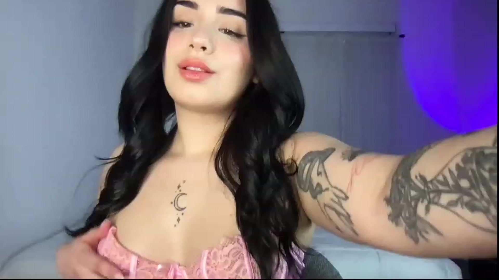 Gallery image thumbnail from babyxjulz's myfreecams stream on, 01/17/2023, 04:20 image 10 of 20