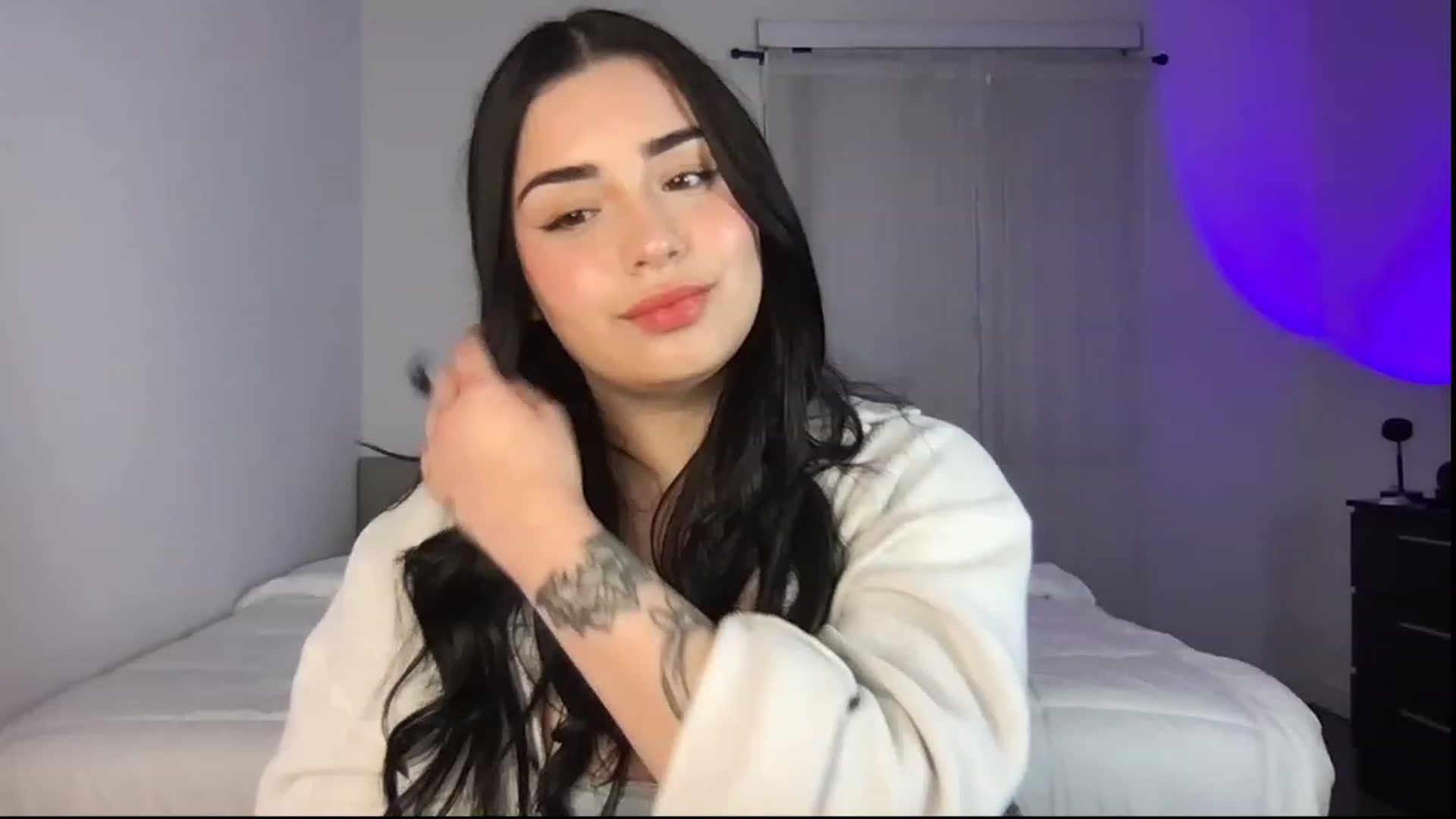 Gallery image thumbnail from babyxjulz's myfreecams stream on, 01/17/2023, 06:33 image 19 of 20