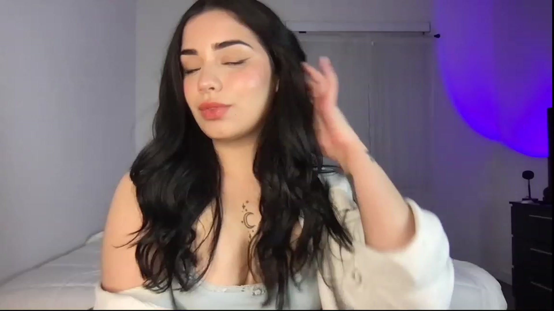 Gallery image thumbnail from babyxjulz's myfreecams stream on, 01/17/2023, 06:33 image 5 of 20