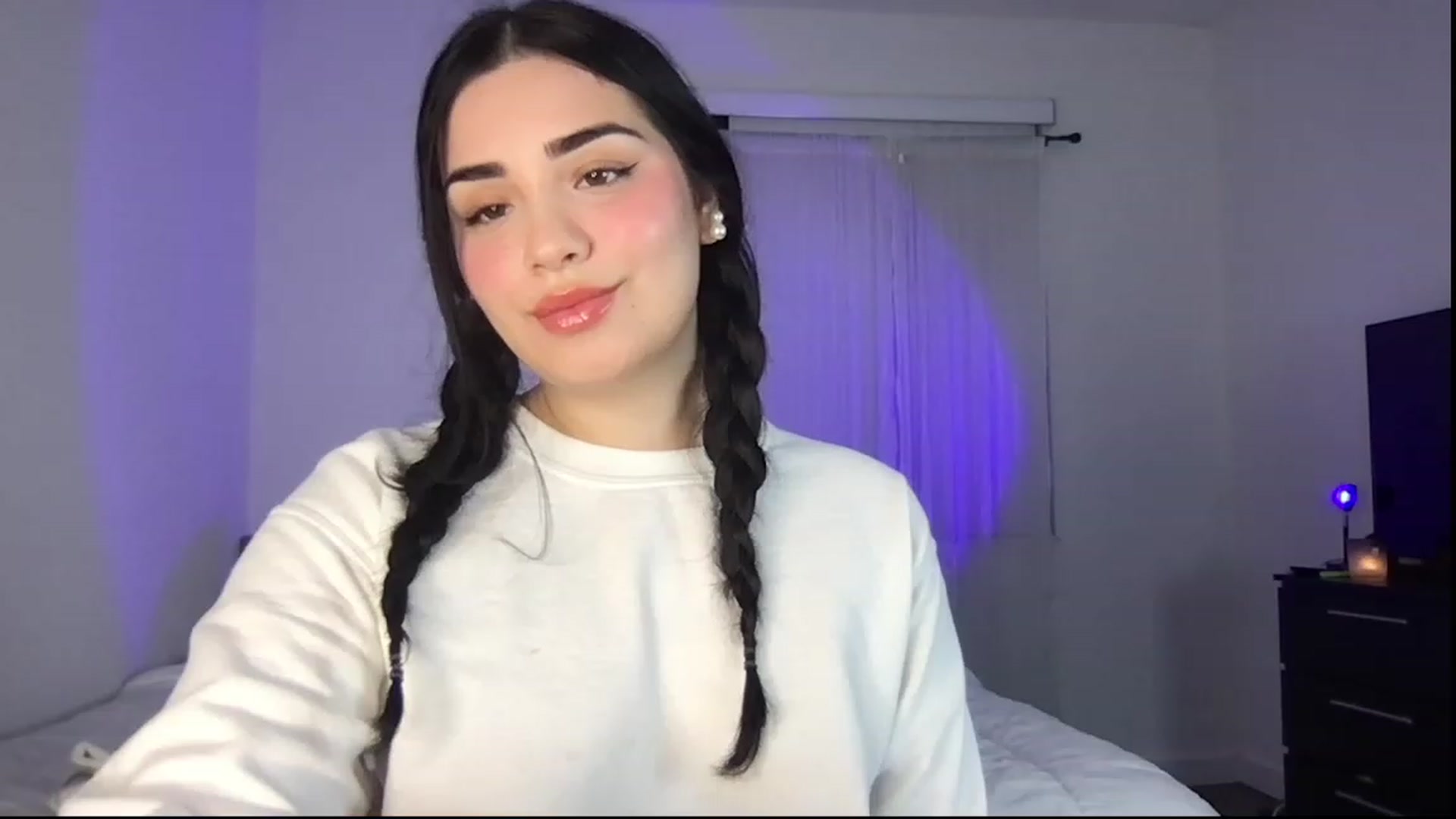 Gallery image thumbnail from babyxjulz's myfreecams stream on, 02/05/2023, 04:35 image 6 of 20