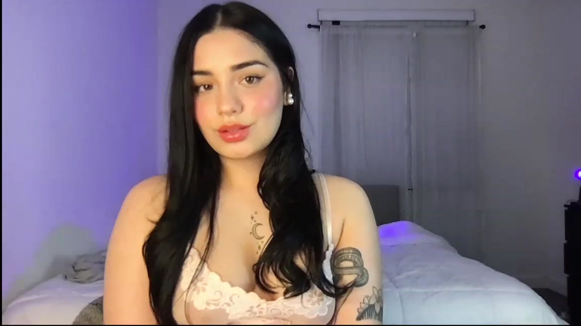 Gallery image thumbnail from babyxjulz's myfreecams stream on, 02/07/2023, 06:30 image 4 of 20