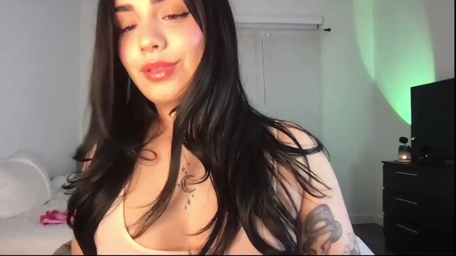 Gallery image thumbnail from babyxjulz's myfreecams stream on, 02/19/2023, 04:07 image 15 of 20