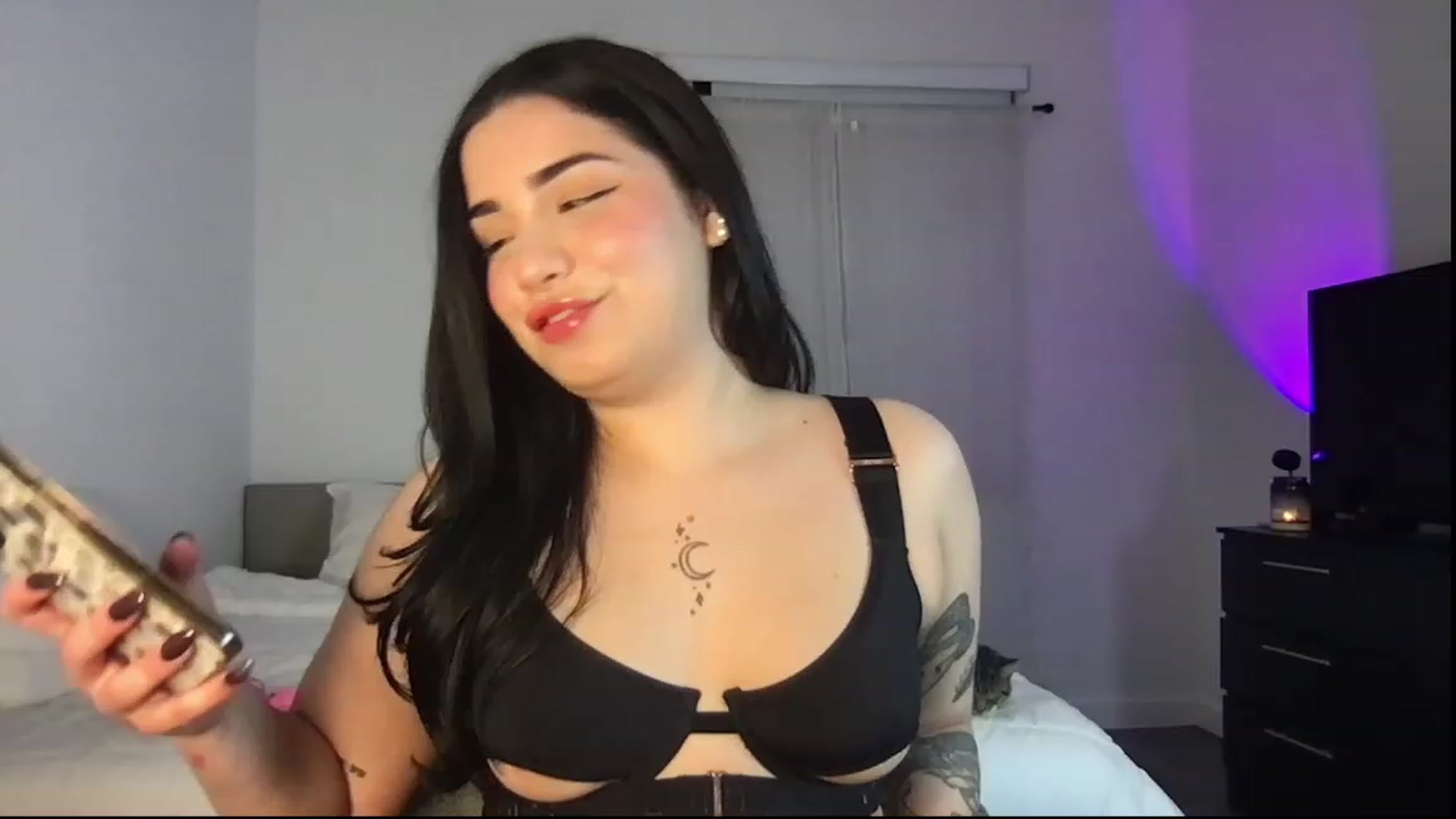 Gallery image thumbnail from babyxjulz's myfreecams stream on, 02/19/2023, 04:07 image 17 of 20