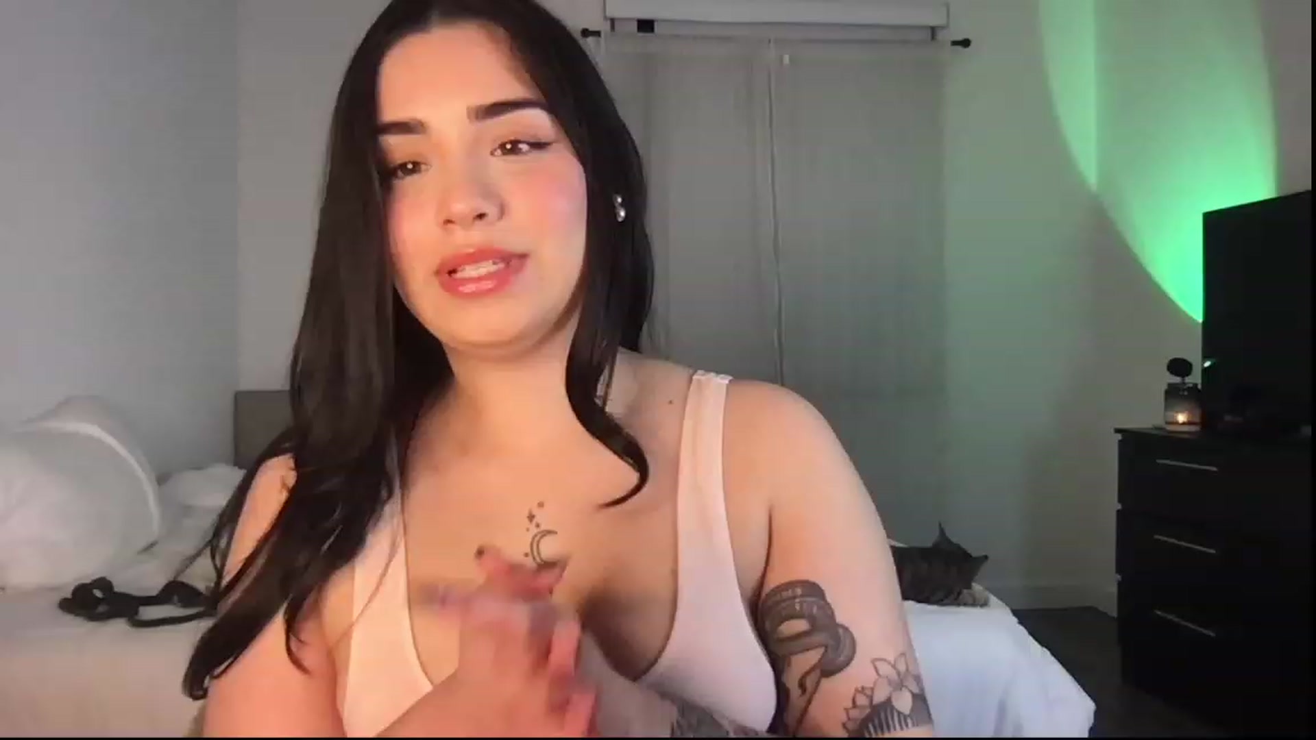 Gallery image thumbnail from babyxjulz's myfreecams stream on, 02/19/2023, 04:07 image 6 of 20