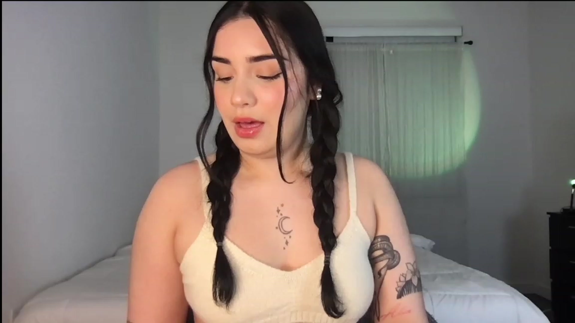 Gallery image thumbnail from babyxjulz's myfreecams stream on, 02/21/2023, 05:15 image 8 of 20