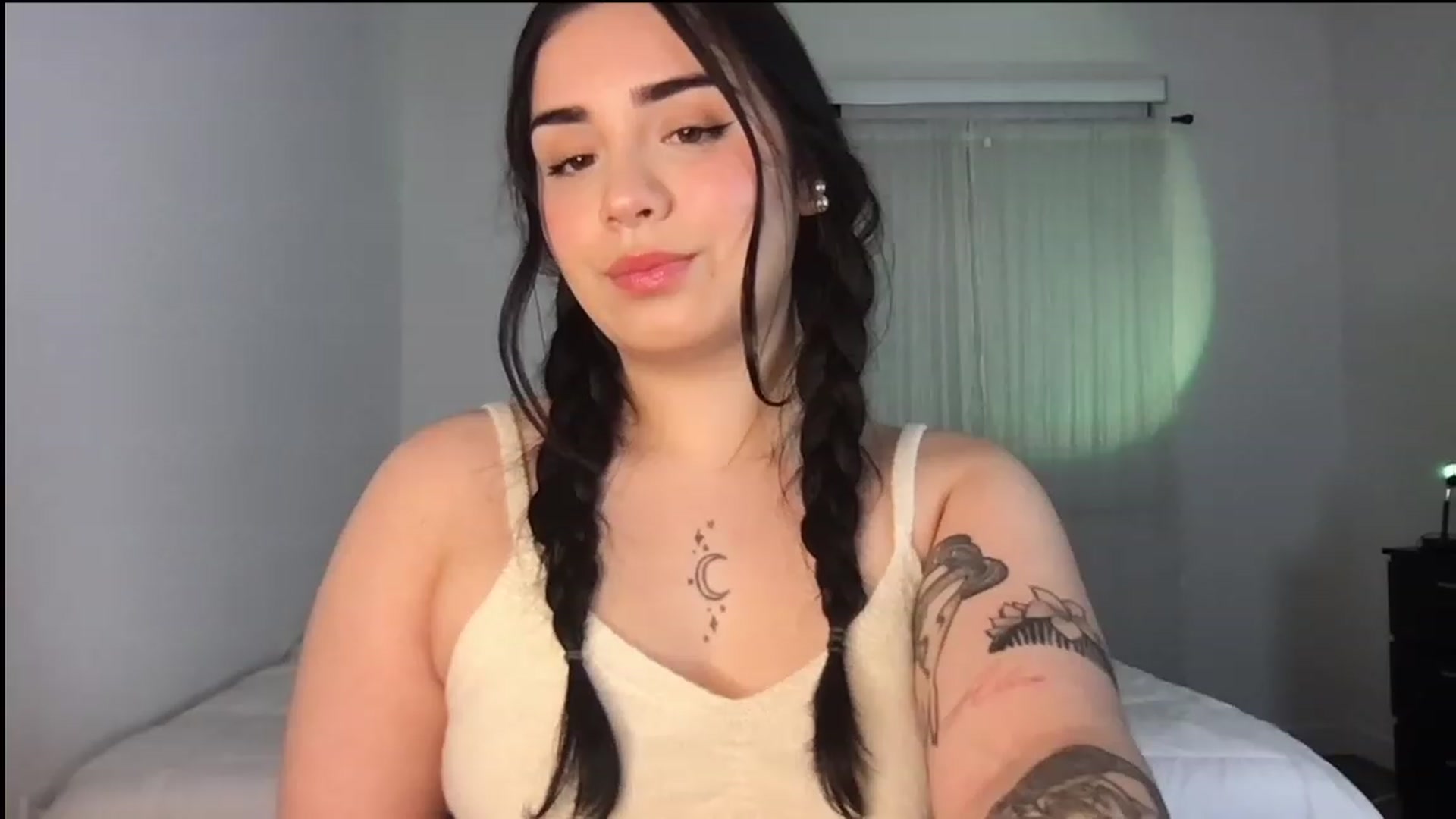 Gallery image thumbnail from babyxjulz's myfreecams stream on, 02/21/2023, 05:15 image 17 of 20