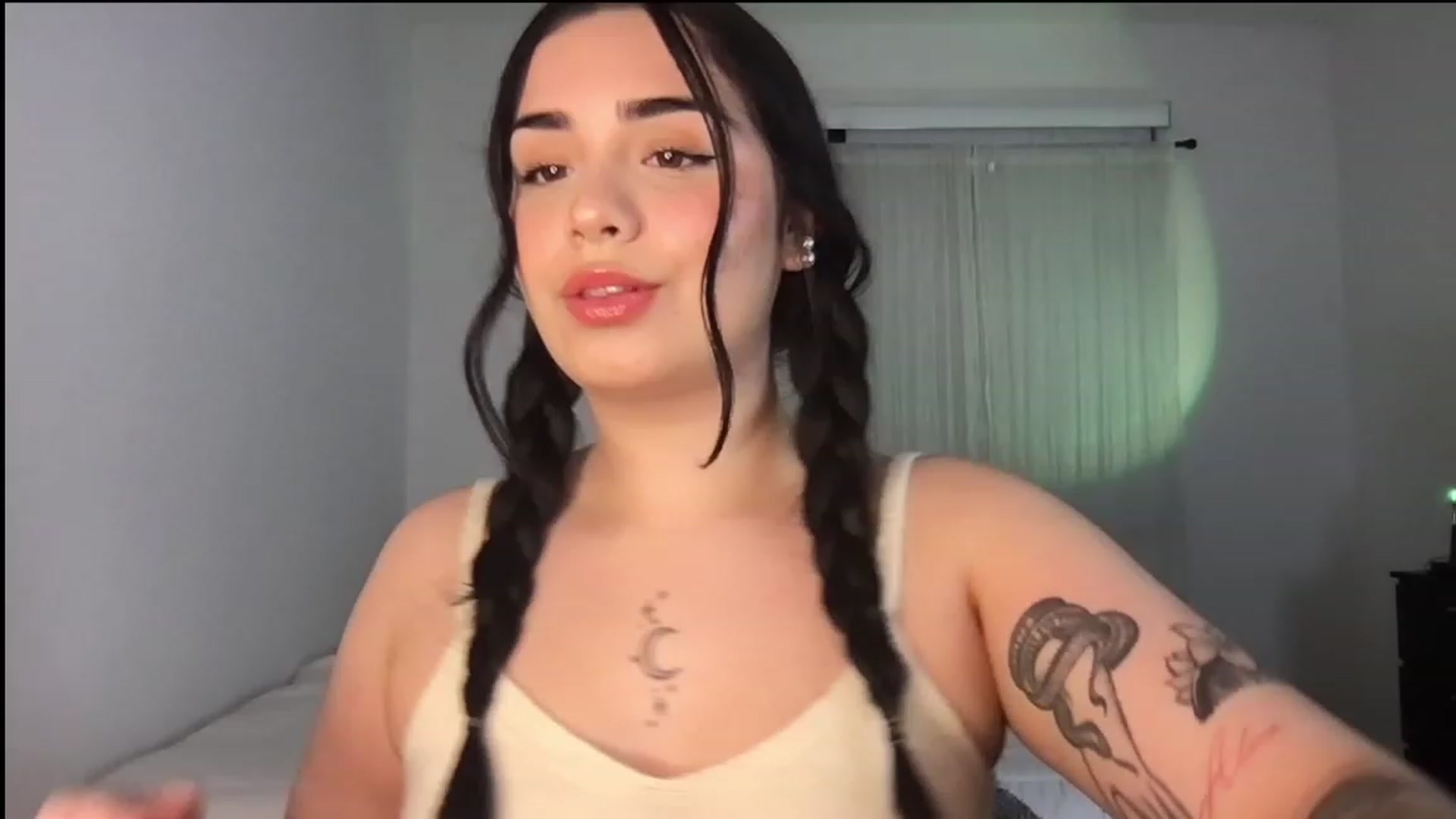 Gallery image thumbnail from babyxjulz's myfreecams stream on, 02/21/2023, 05:15 image 1 of 20