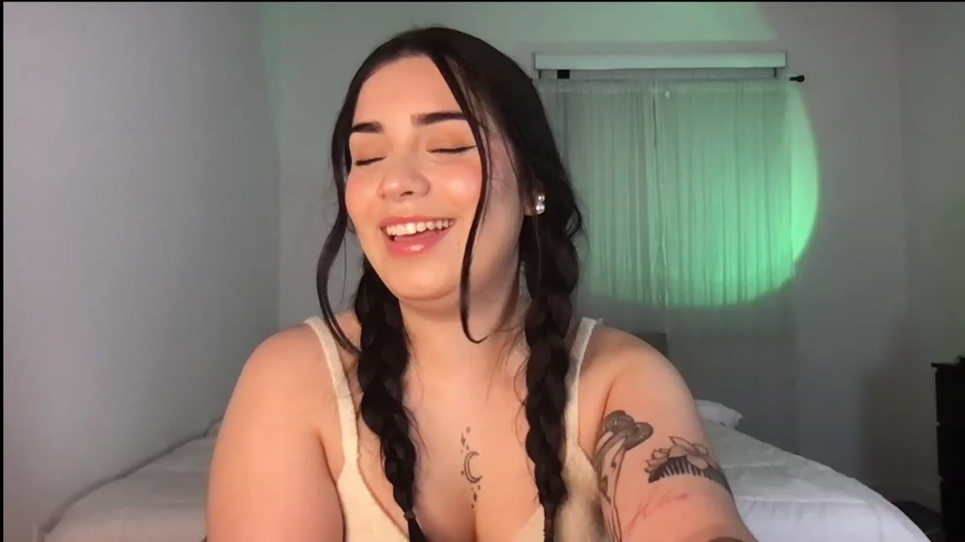 Gallery image thumbnail from babyxjulz's myfreecams stream on, 02/21/2023, 05:15 image 19 of 20