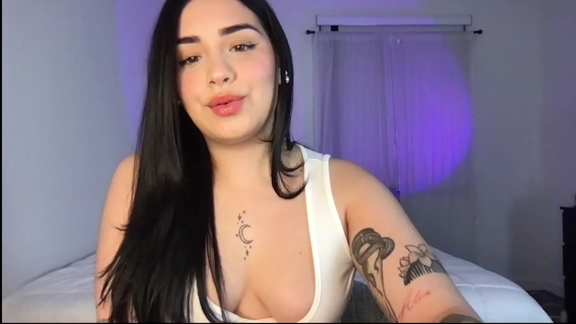 Gallery image thumbnail from babyxjulz's myfreecams stream on, 02/23/2023, 04:50 image 4 of 20