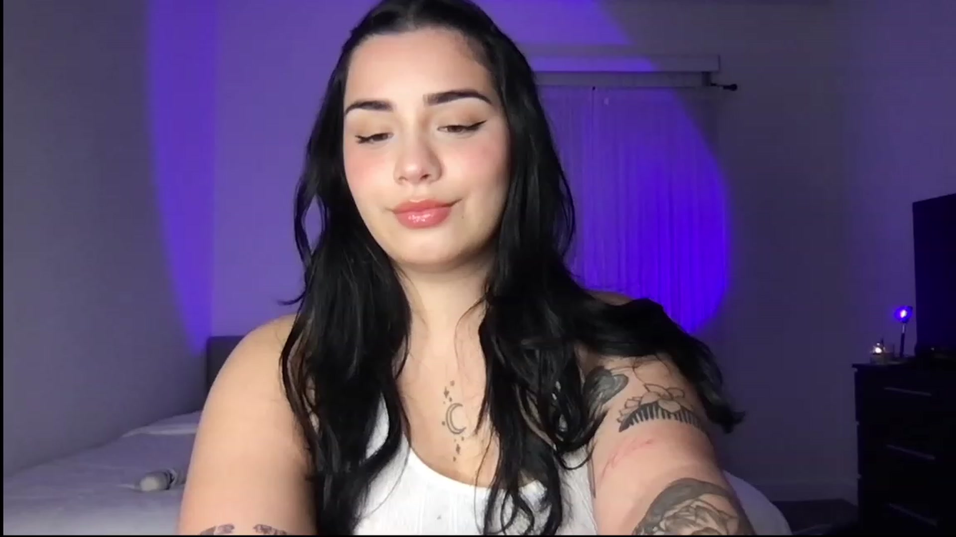 Gallery image thumbnail from babyxjulz's myfreecams stream on, 03/24/2023, 04:44 image 6 of 20