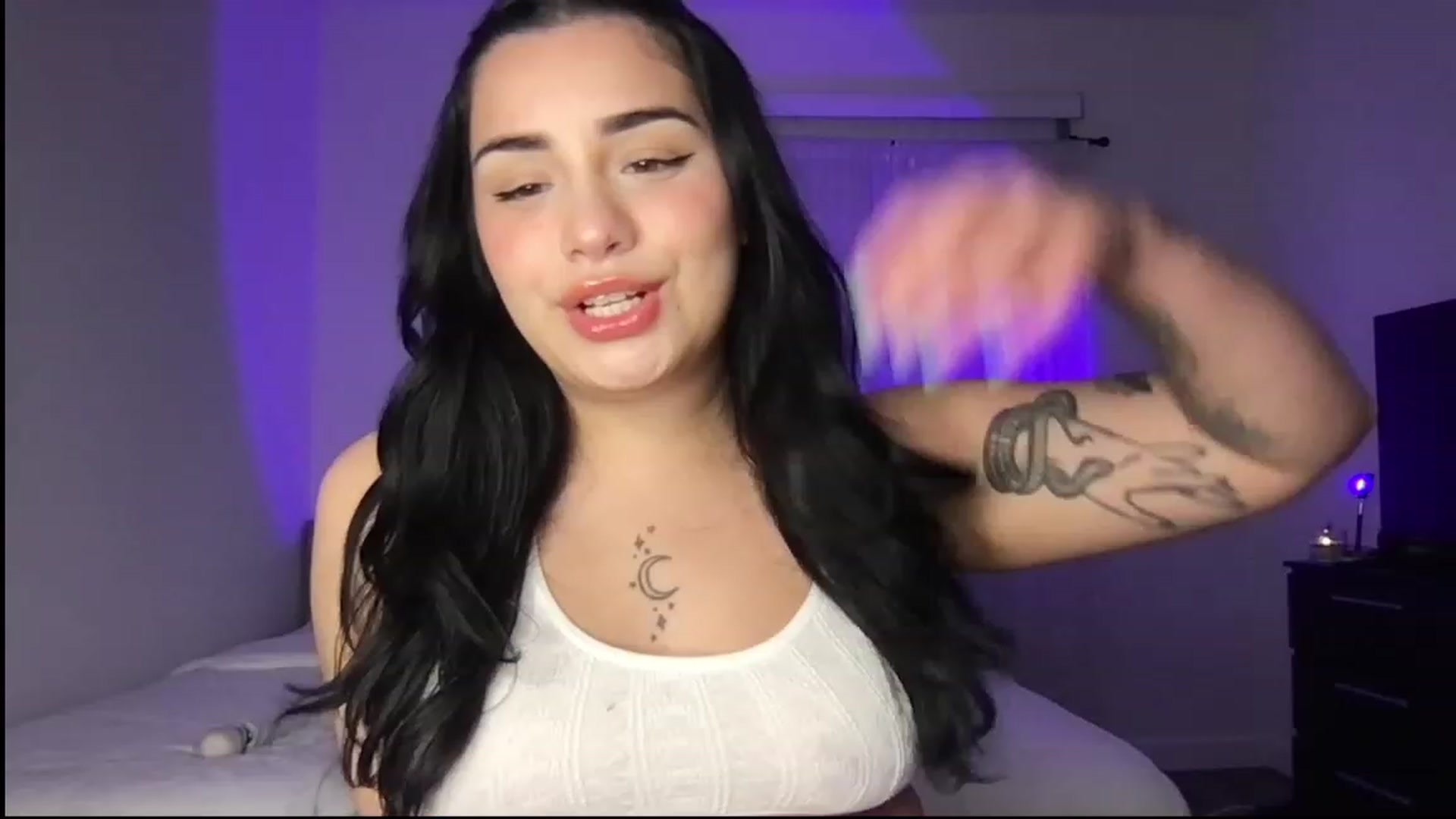 Gallery image thumbnail from babyxjulz's myfreecams stream on, 03/24/2023, 04:44 image 14 of 20