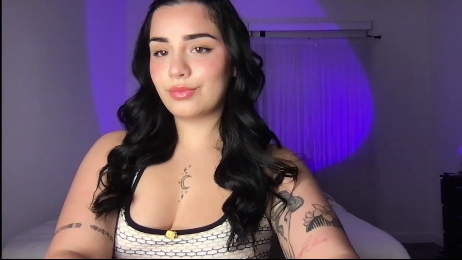 Gallery image thumbnail from babyxjulz's myfreecams stream on, 03/25/2023, 02:23 image 16 of 20