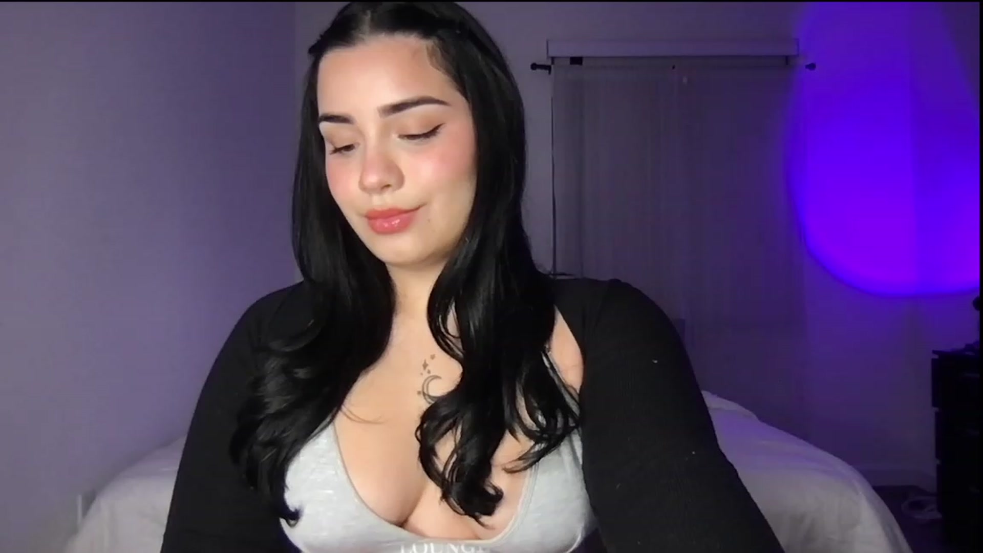 Gallery image thumbnail from babyxjulz's myfreecams stream on, 03/31/2023, 04:05 image 1 of 20
