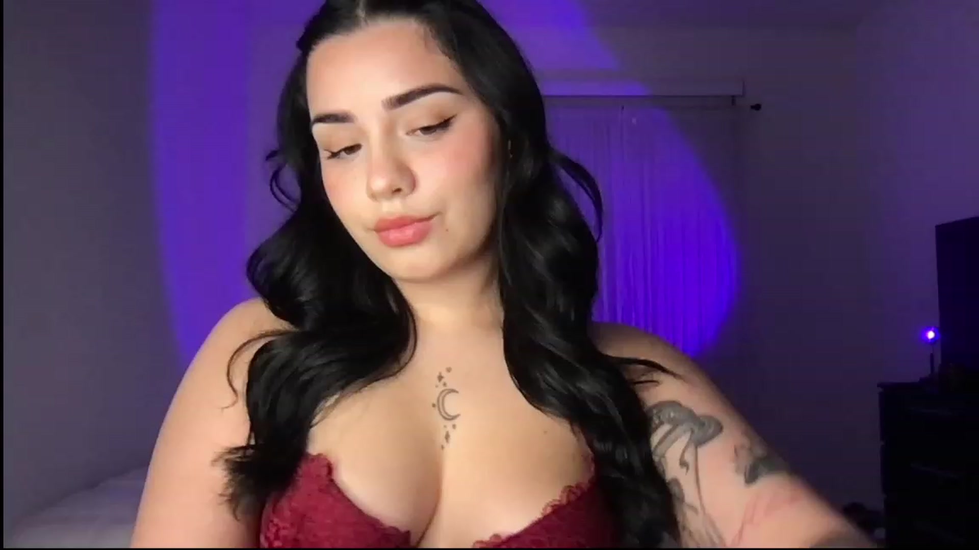 Gallery image thumbnail from babyxjulz's myfreecams stream on, 04/02/2023, 04:34 image 1 of 20