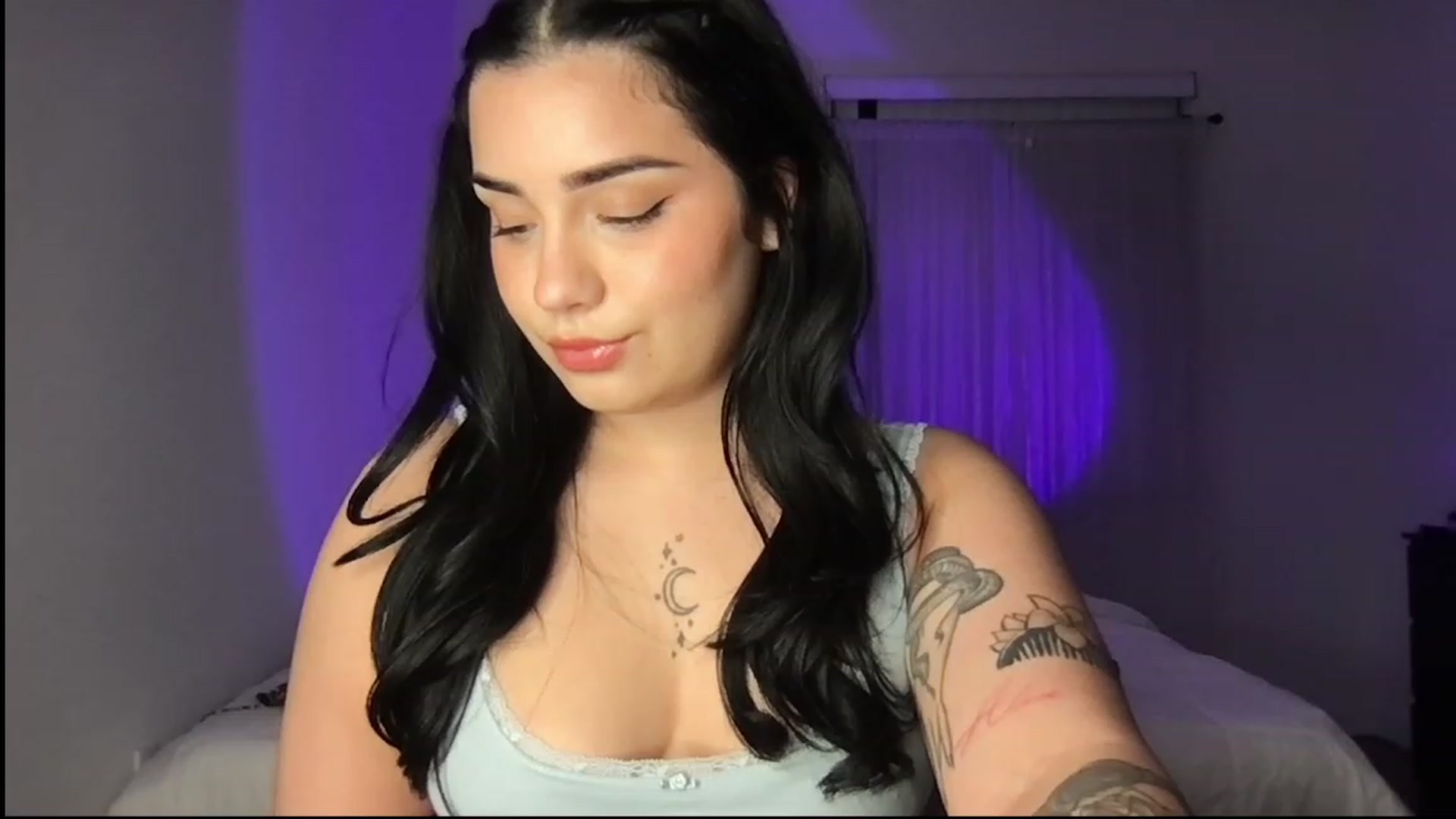Gallery image thumbnail from babyxjulz's myfreecams stream on, 04/05/2023, 02:56 image 15 of 20
