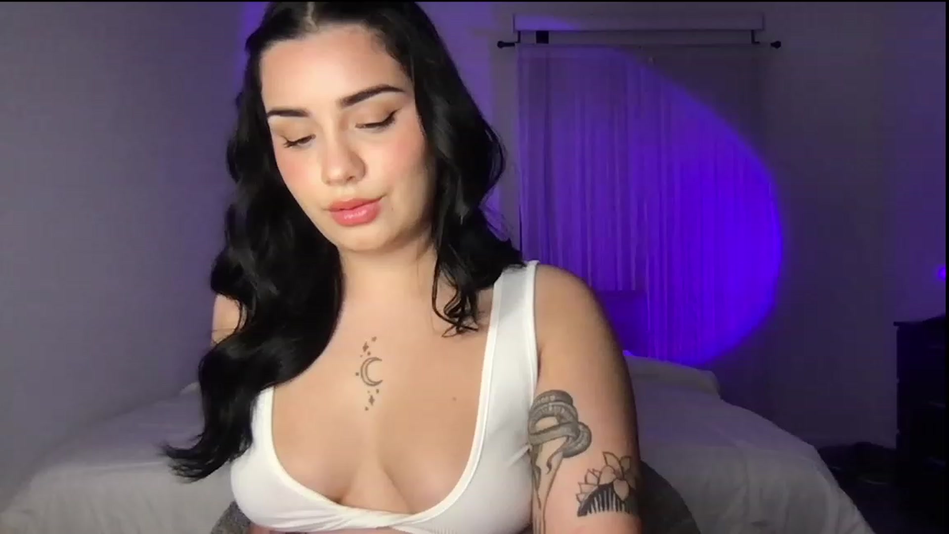 Gallery image thumbnail from babyxjulz's myfreecams stream on, 04/06/2023, 03:54 image 15 of 20
