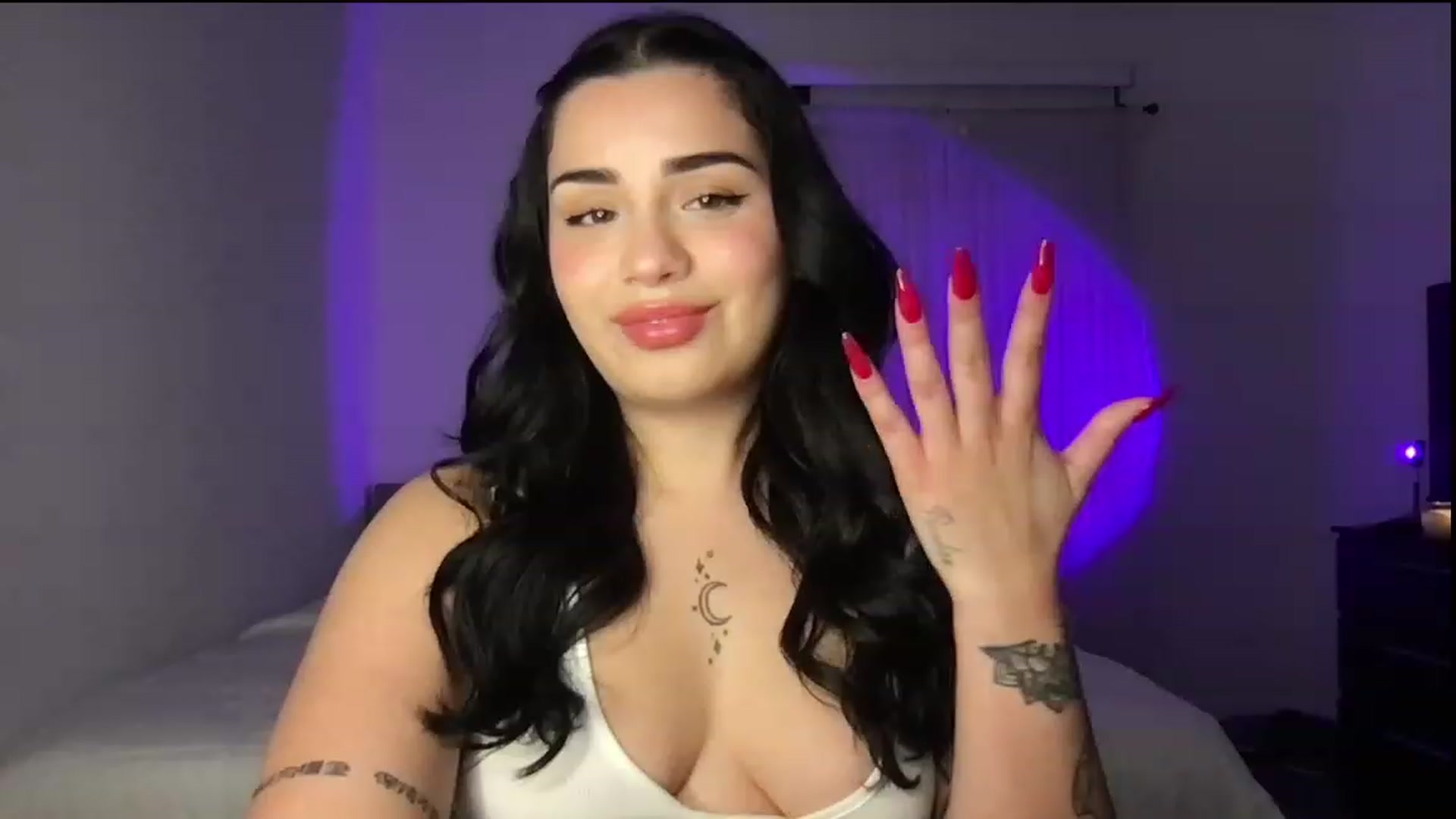 Gallery image thumbnail from babyxjulz's myfreecams stream on, 04/06/2023, 03:54 image 4 of 20