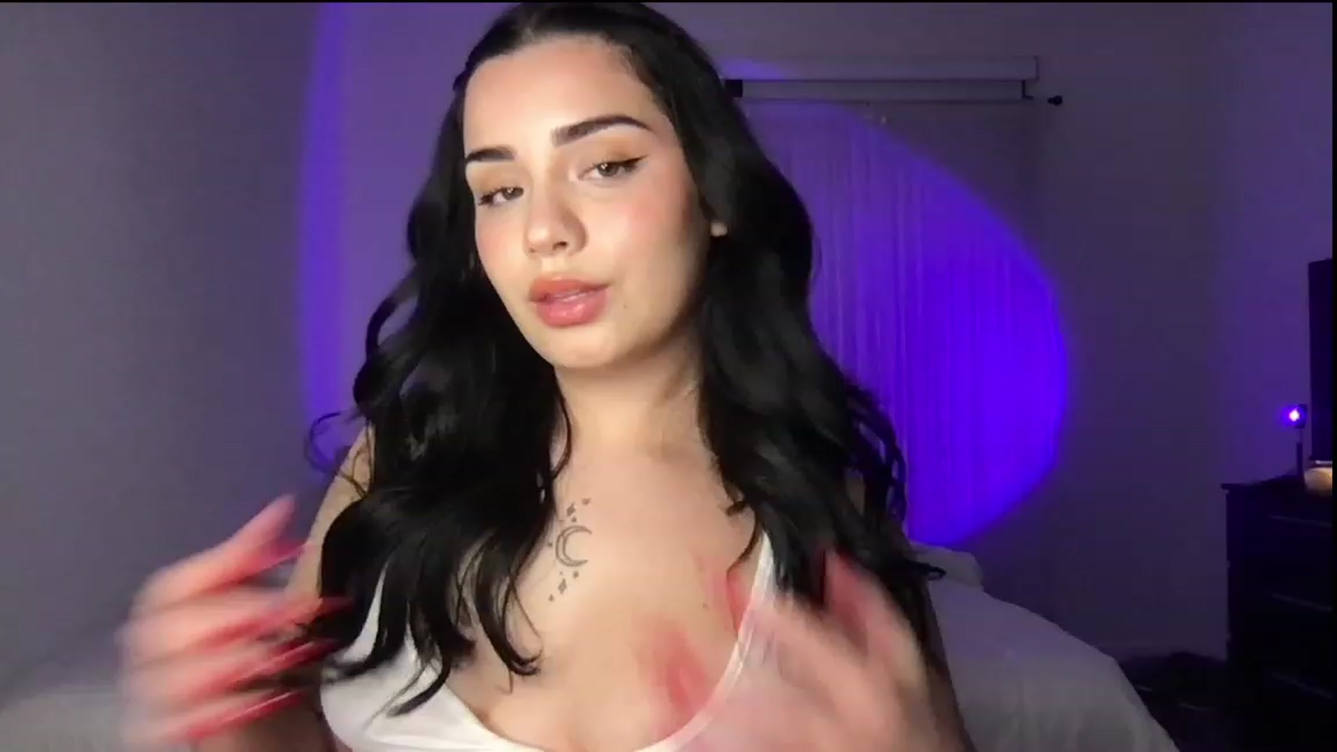 Gallery image thumbnail from babyxjulz's myfreecams stream on, 04/06/2023, 03:54 image 5 of 20