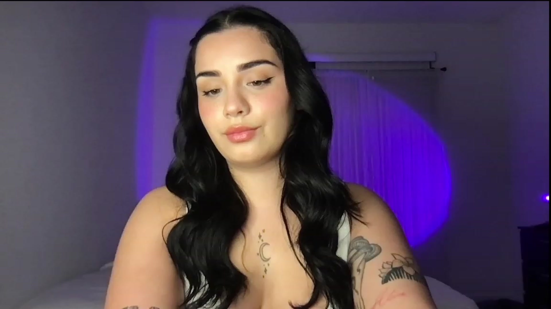 Gallery image thumbnail from babyxjulz's myfreecams stream on, 04/06/2023, 03:54 image 13 of 20