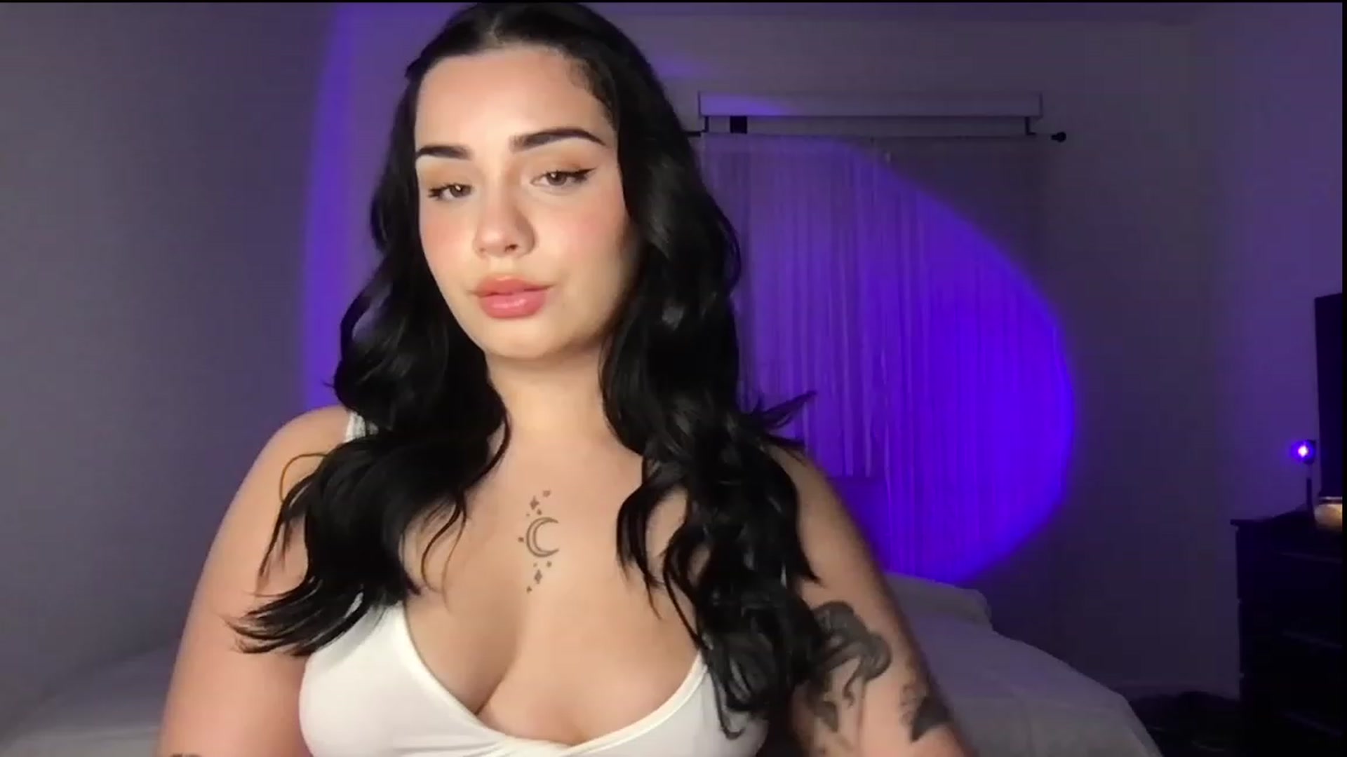 Gallery image thumbnail from babyxjulz's myfreecams stream on, 04/06/2023, 03:54 image 7 of 20