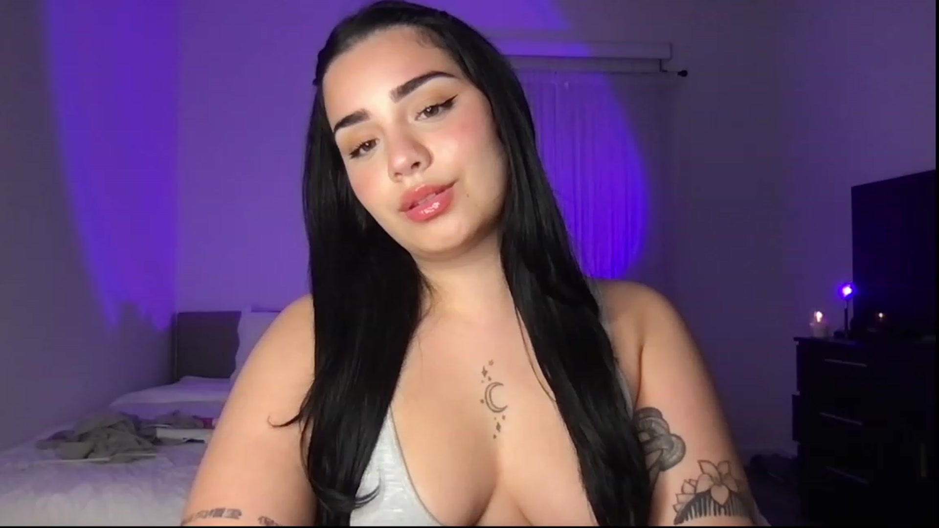 Gallery image thumbnail from babyxjulz's myfreecams stream on, 04/09/2023, 06:43 image 8 of 20