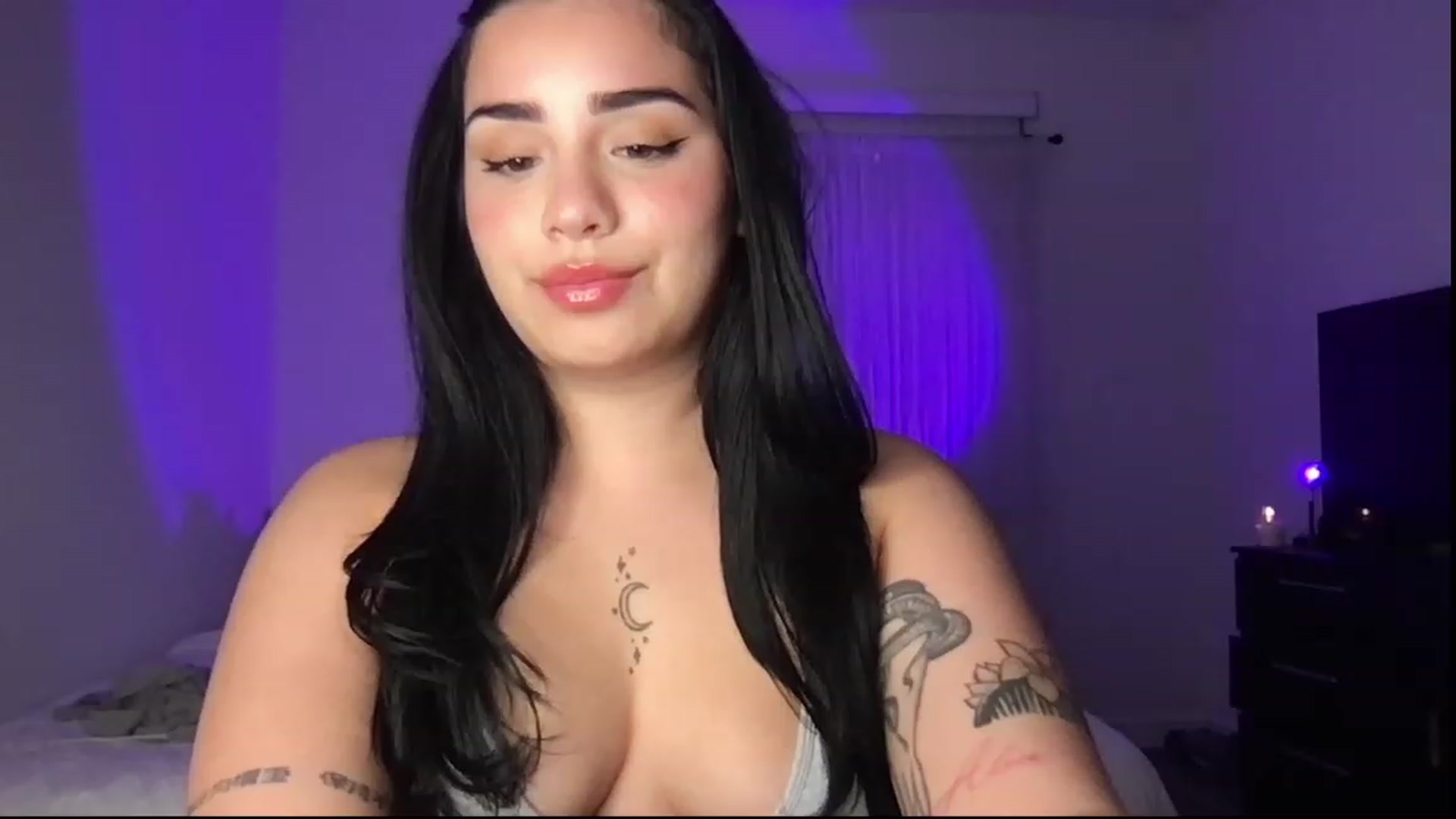 Gallery image thumbnail from babyxjulz's myfreecams stream on, 04/09/2023, 06:43 image 12 of 20