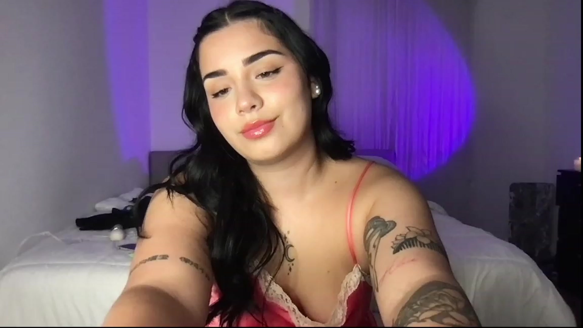 Gallery image thumbnail from babyxjulz's myfreecams stream on, 04/13/2023, 04:36 image 4 of 20