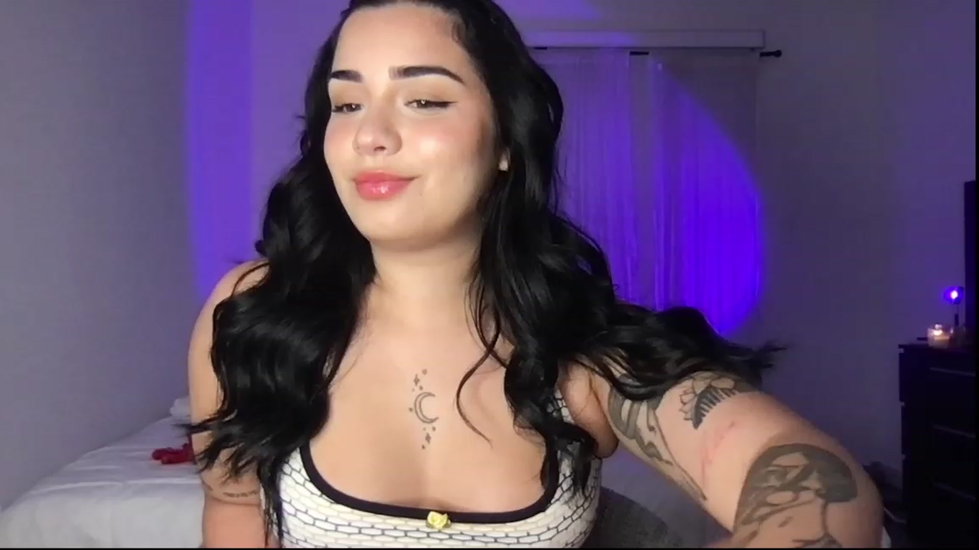Gallery image thumbnail from babyxjulz's myfreecams stream on, 04/14/2023, 05:06 image 5 of 20