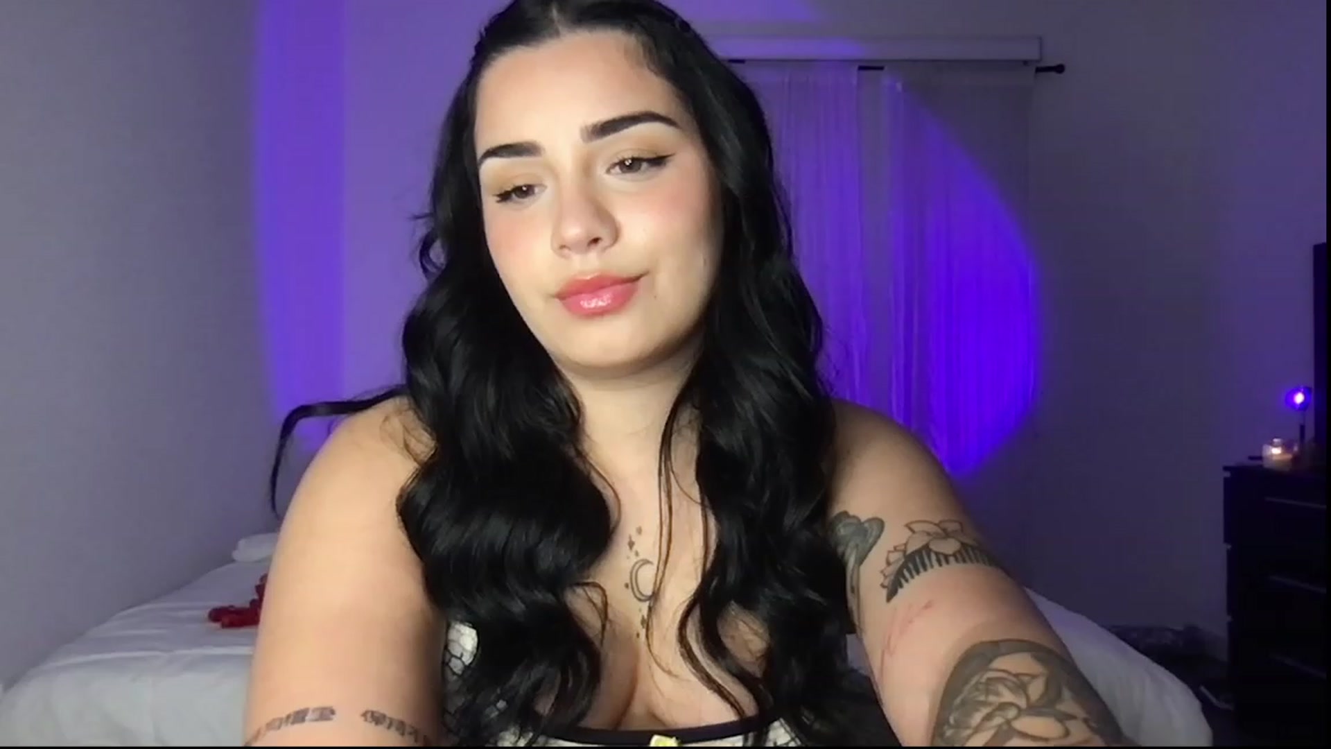 Gallery image thumbnail from babyxjulz's myfreecams stream on, 04/14/2023, 05:06 image 4 of 20