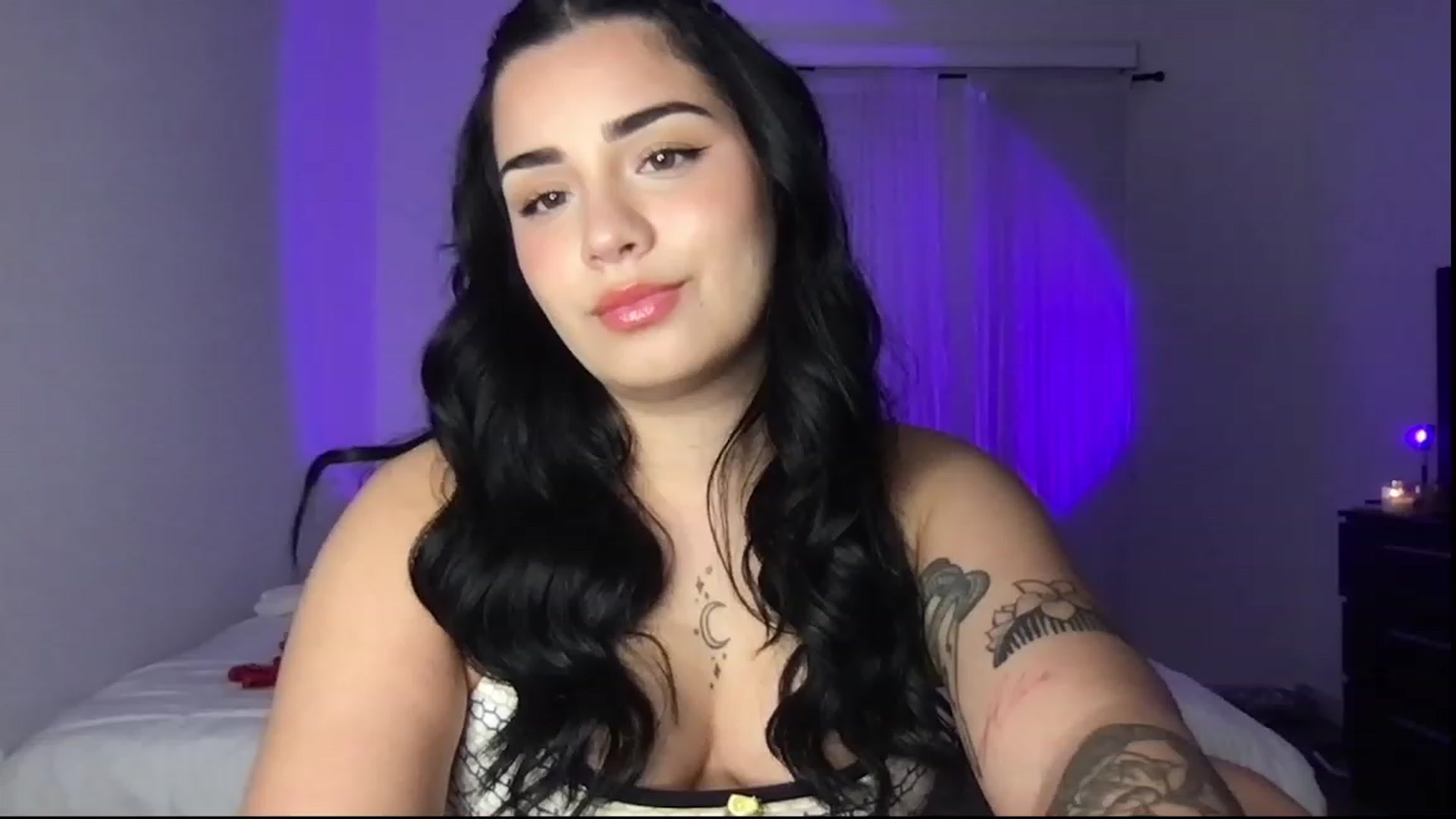 Gallery image thumbnail from babyxjulz's myfreecams stream on, 04/14/2023, 05:06 image 2 of 20