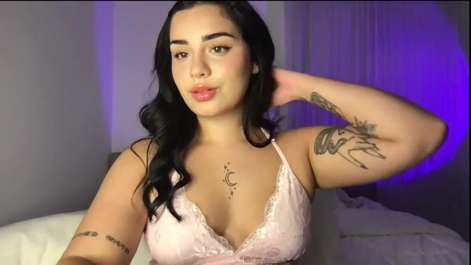 Gallery image thumbnail from babyxjulz's myfreecams stream on, 04/17/2023, 04:16 image 8 of 20