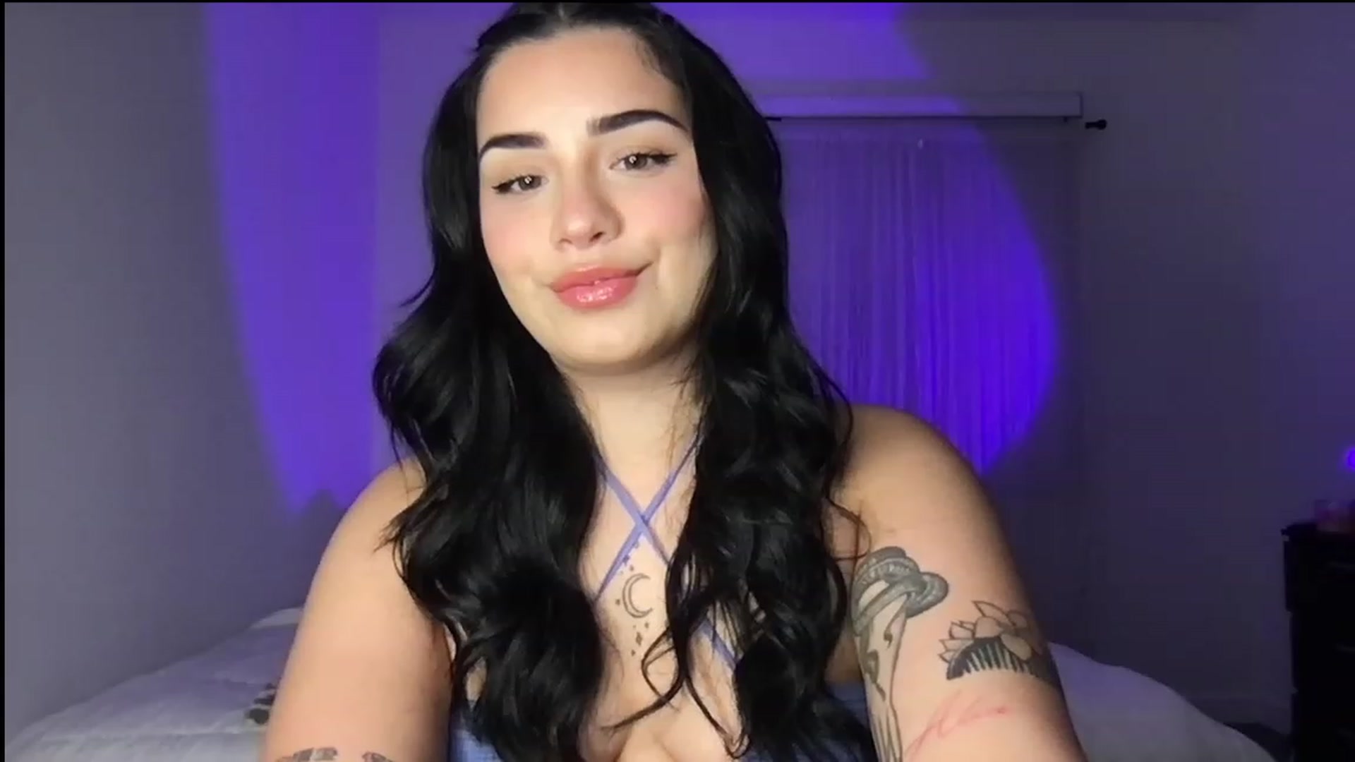 Gallery image thumbnail from babyxjulz's myfreecams stream on, 04/20/2023, 04:31 image 4 of 20