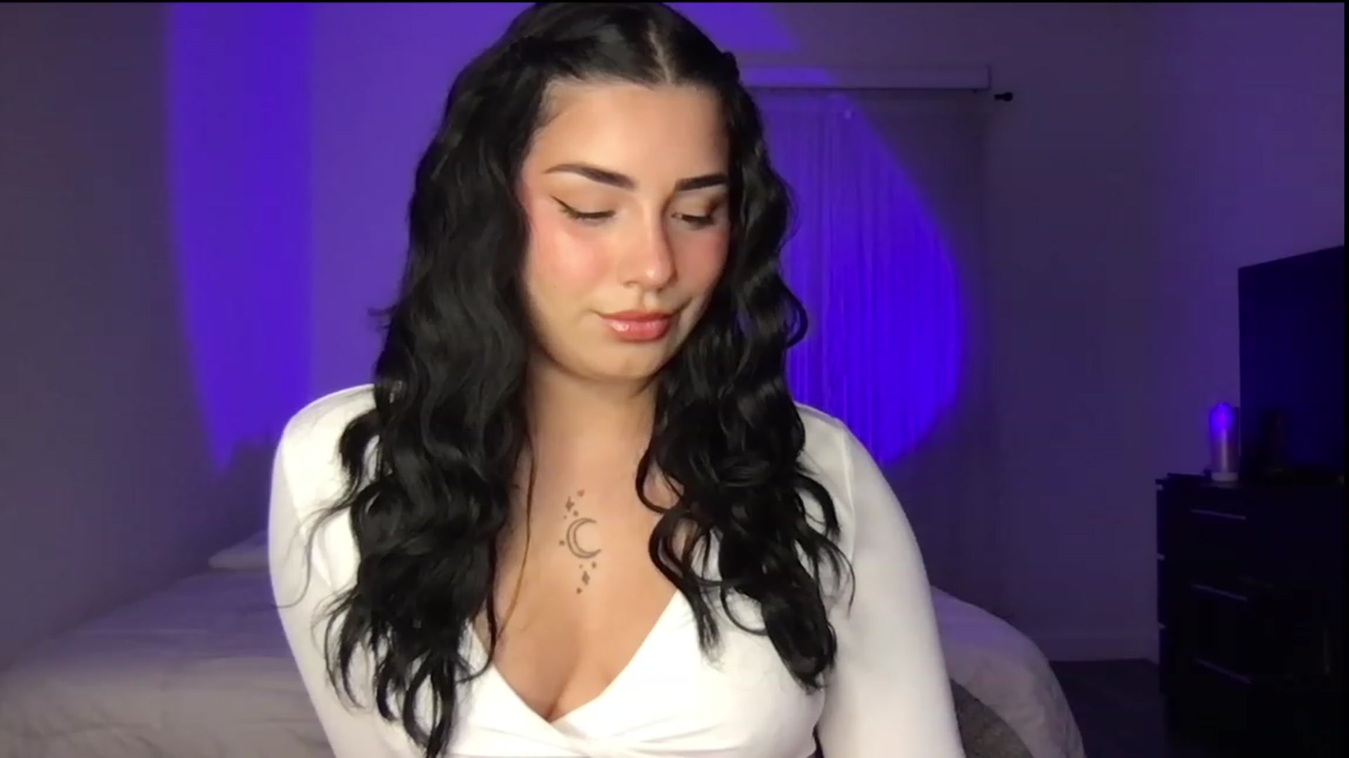 Gallery image thumbnail from babyxjulz's myfreecams stream on, 05/01/2023, 04:47 image 7 of 20