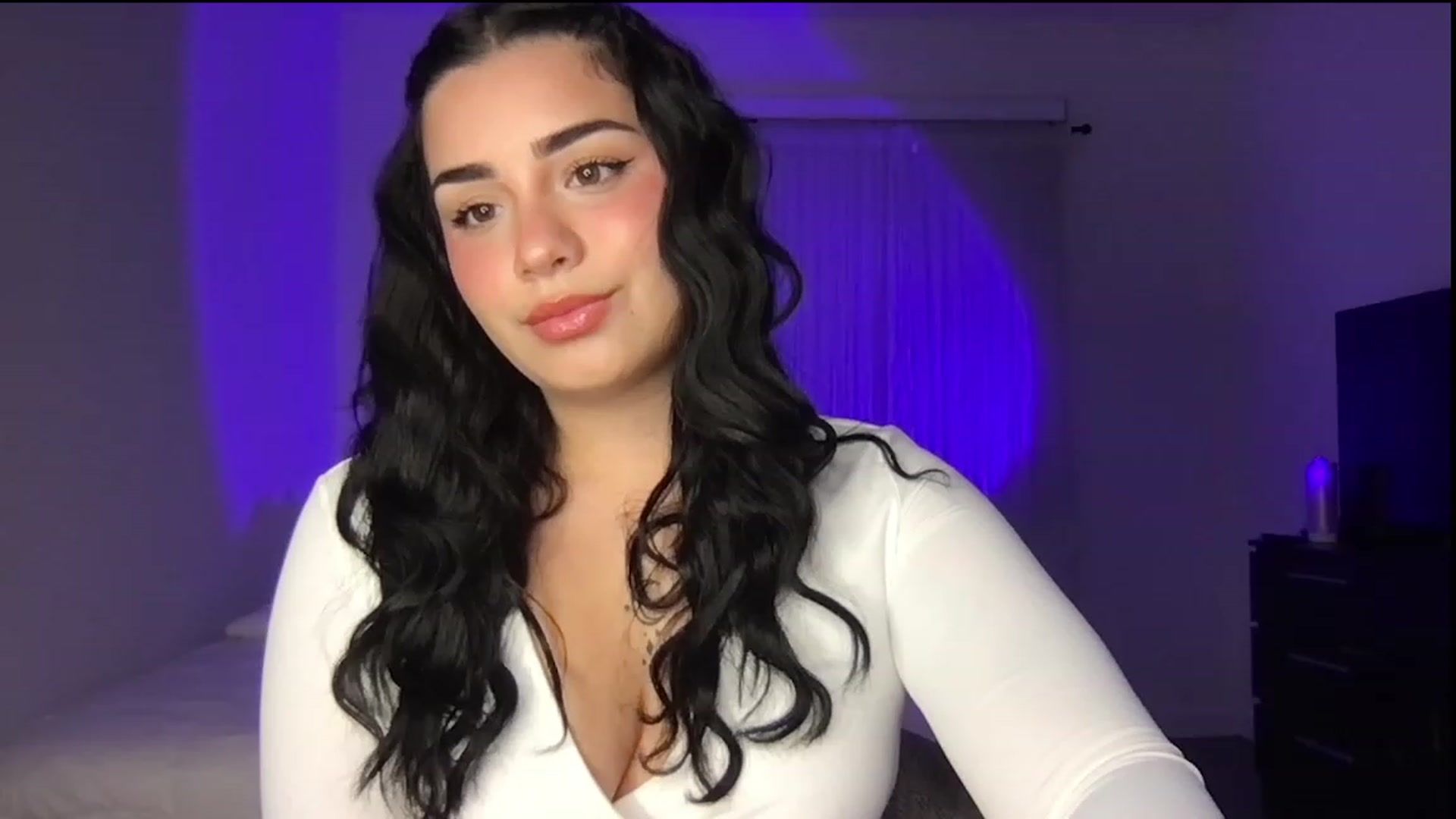 Gallery image thumbnail from babyxjulz's myfreecams stream on, 05/01/2023, 04:47 image 6 of 20