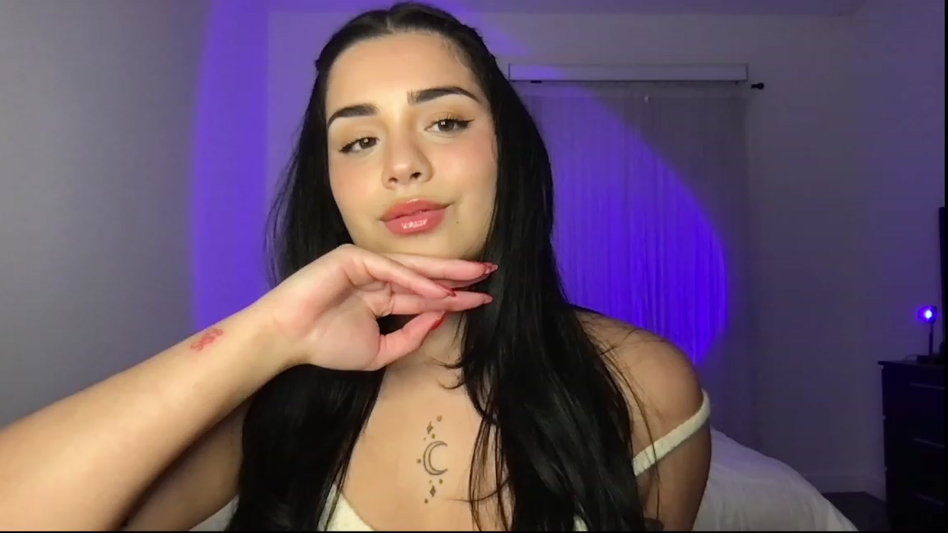 Gallery image thumbnail from babyxjulz's myfreecams stream on, 05/10/2023, 05:02 image 10 of 20