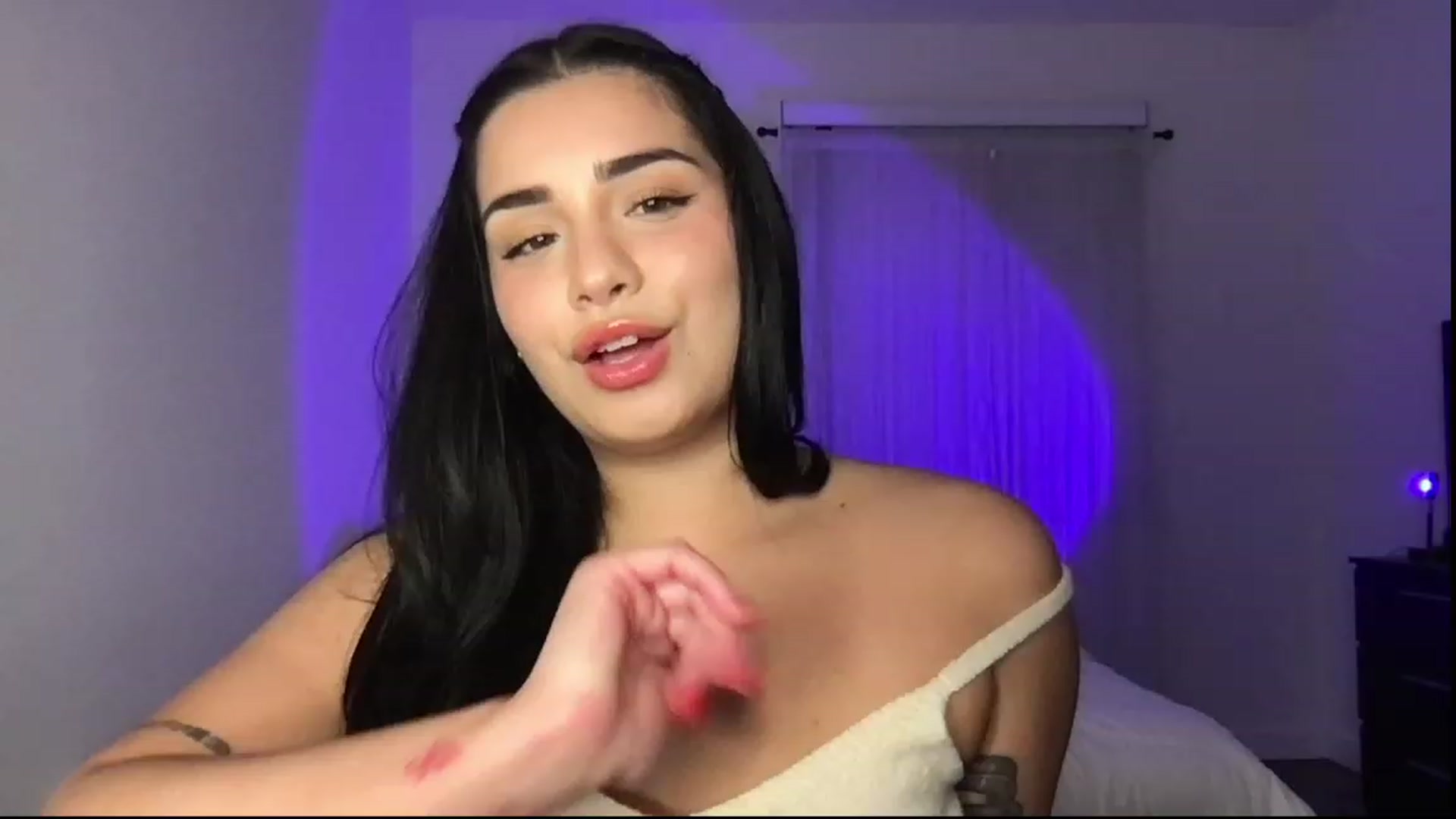 Gallery image thumbnail from babyxjulz's myfreecams stream on, 05/10/2023, 05:02 image 9 of 20