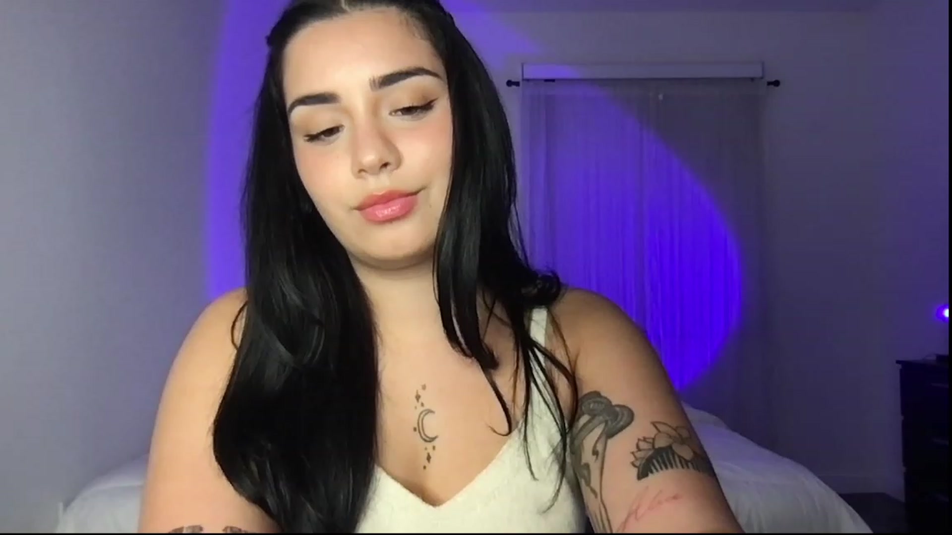 Gallery image thumbnail from babyxjulz's myfreecams stream on, 05/10/2023, 05:35 image 15 of 20