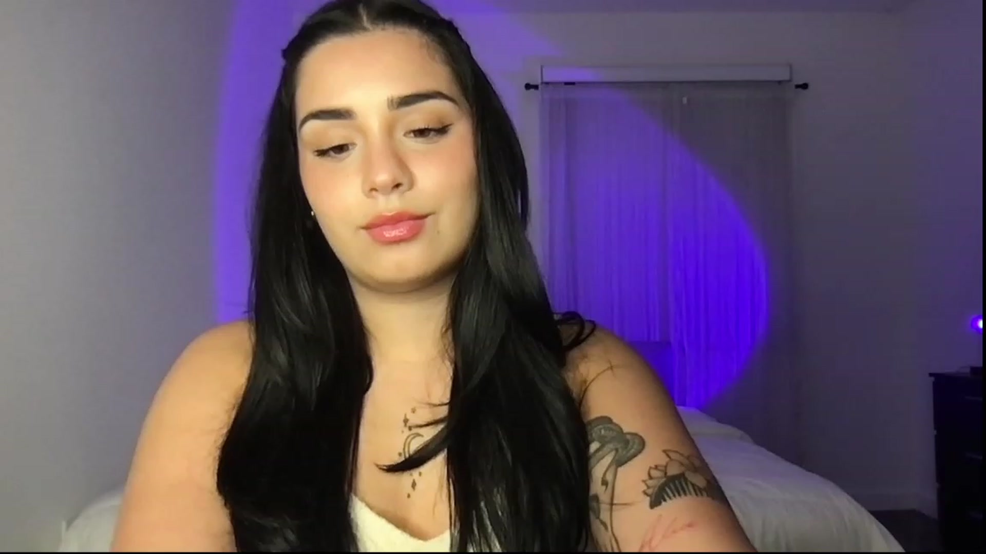 Gallery image thumbnail from babyxjulz's myfreecams stream on, 05/10/2023, 05:35 image 6 of 20