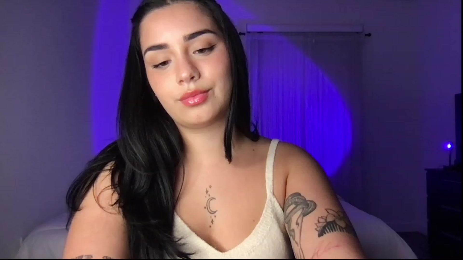 Gallery image thumbnail from babyxjulz's myfreecams stream on, 05/10/2023, 06:45 image 12 of 20