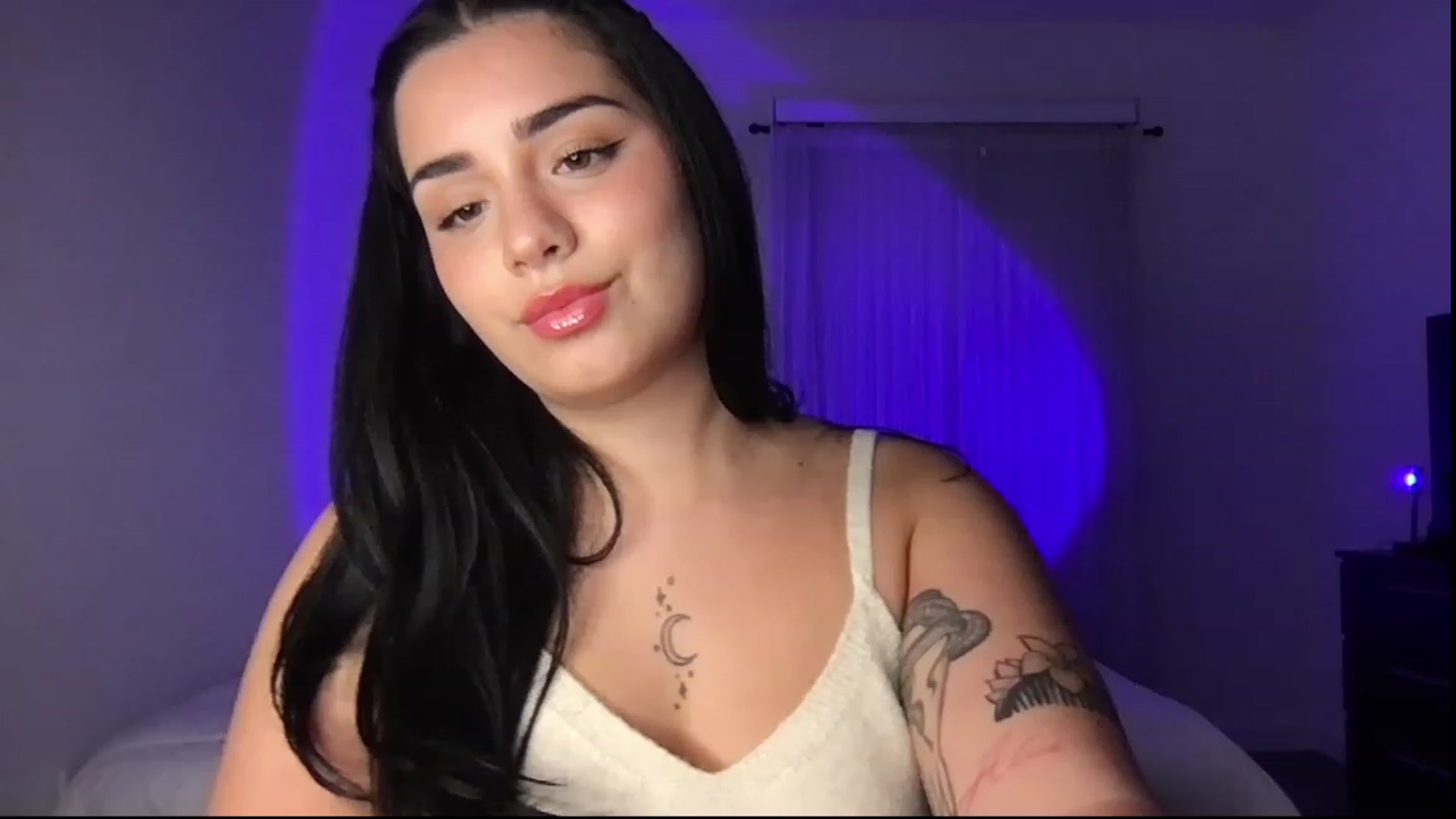 Gallery image thumbnail from babyxjulz's myfreecams stream on, 05/10/2023, 06:45 image 18 of 20