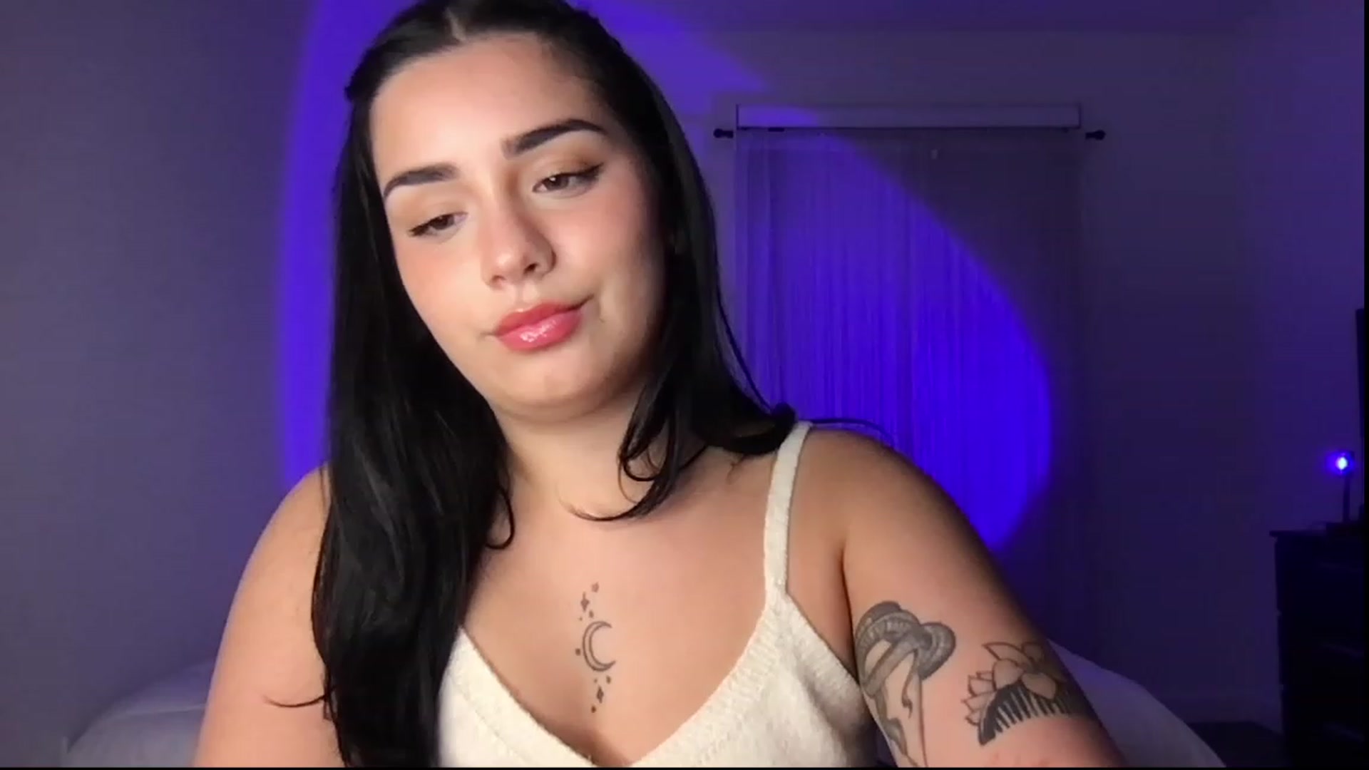Gallery image thumbnail from babyxjulz's myfreecams stream on, 05/10/2023, 06:45 image 7 of 20