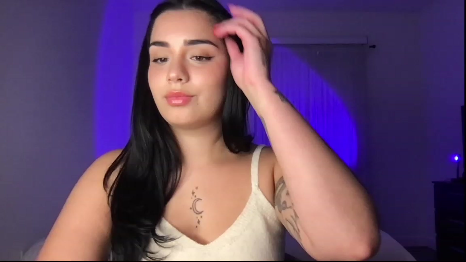 Gallery image thumbnail from babyxjulz's myfreecams stream on, 05/10/2023, 06:45 image 6 of 20