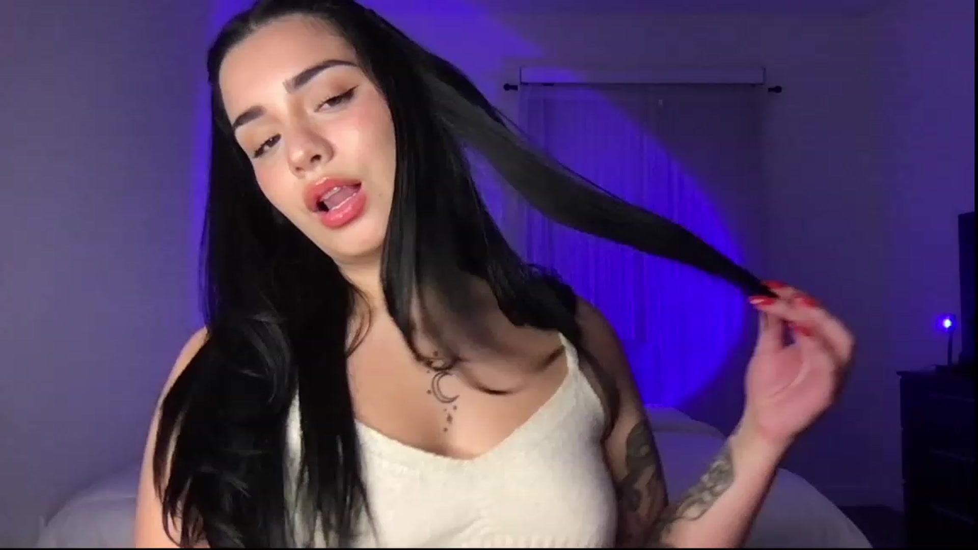 Gallery image thumbnail from babyxjulz's myfreecams stream on, 05/10/2023, 06:45 image 10 of 20