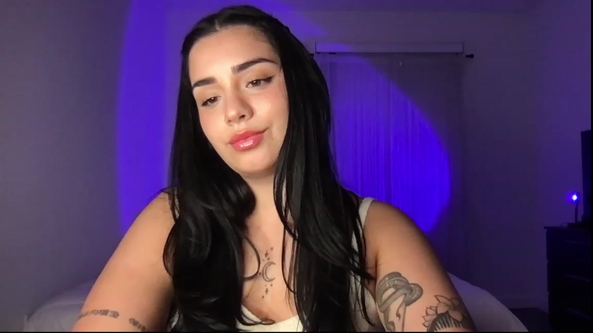 Gallery image thumbnail from babyxjulz's myfreecams stream on, 05/10/2023, 06:45 image 16 of 20
