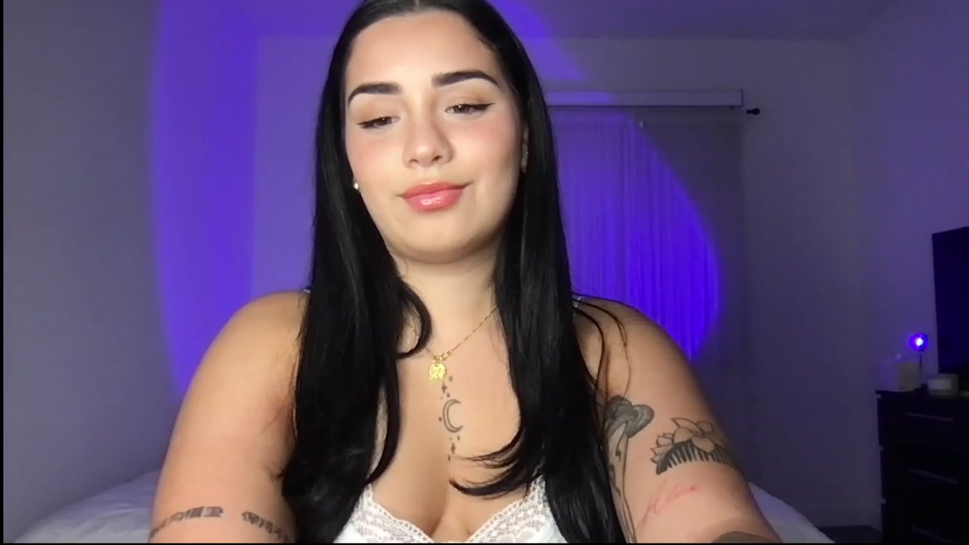 Gallery image thumbnail from babyxjulz's myfreecams stream on, 05/21/2023, 04:04 image 8 of 20