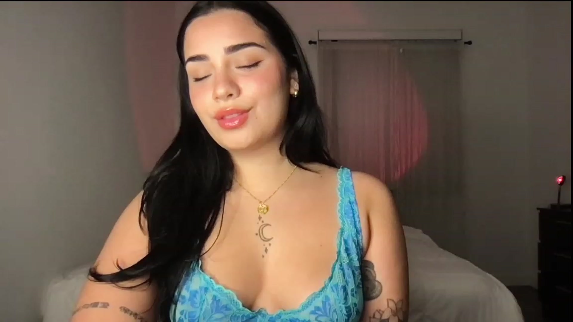Gallery image thumbnail from babyxjulz's myfreecams stream on, 05/28/2023, 03:18 image 18 of 20
