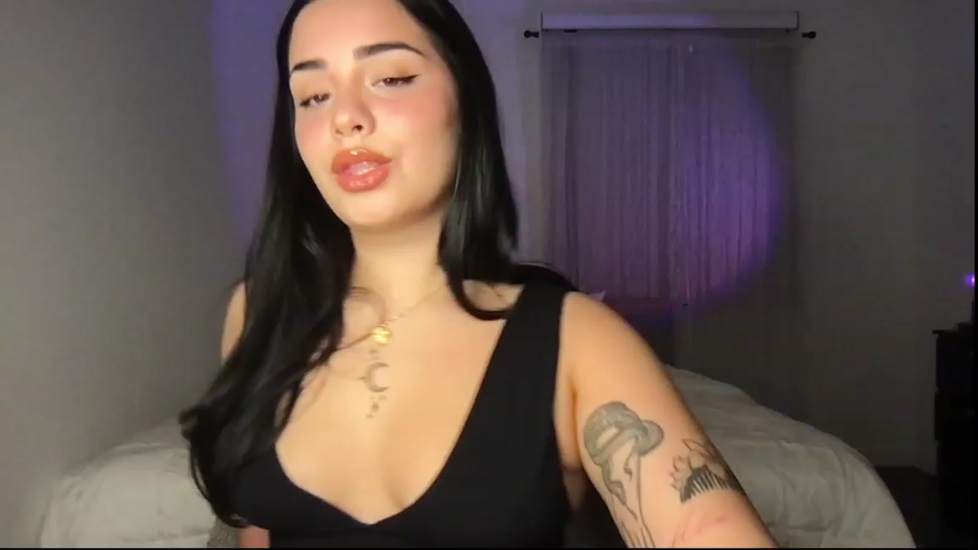 Gallery image thumbnail from babyxjulz's myfreecams stream on, 06/04/2023, 03:22 image 7 of 20