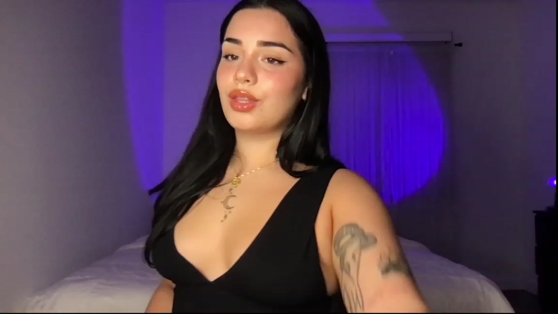 Gallery image thumbnail from babyxjulz's myfreecams stream on, 06/04/2023, 03:22 image 6 of 20